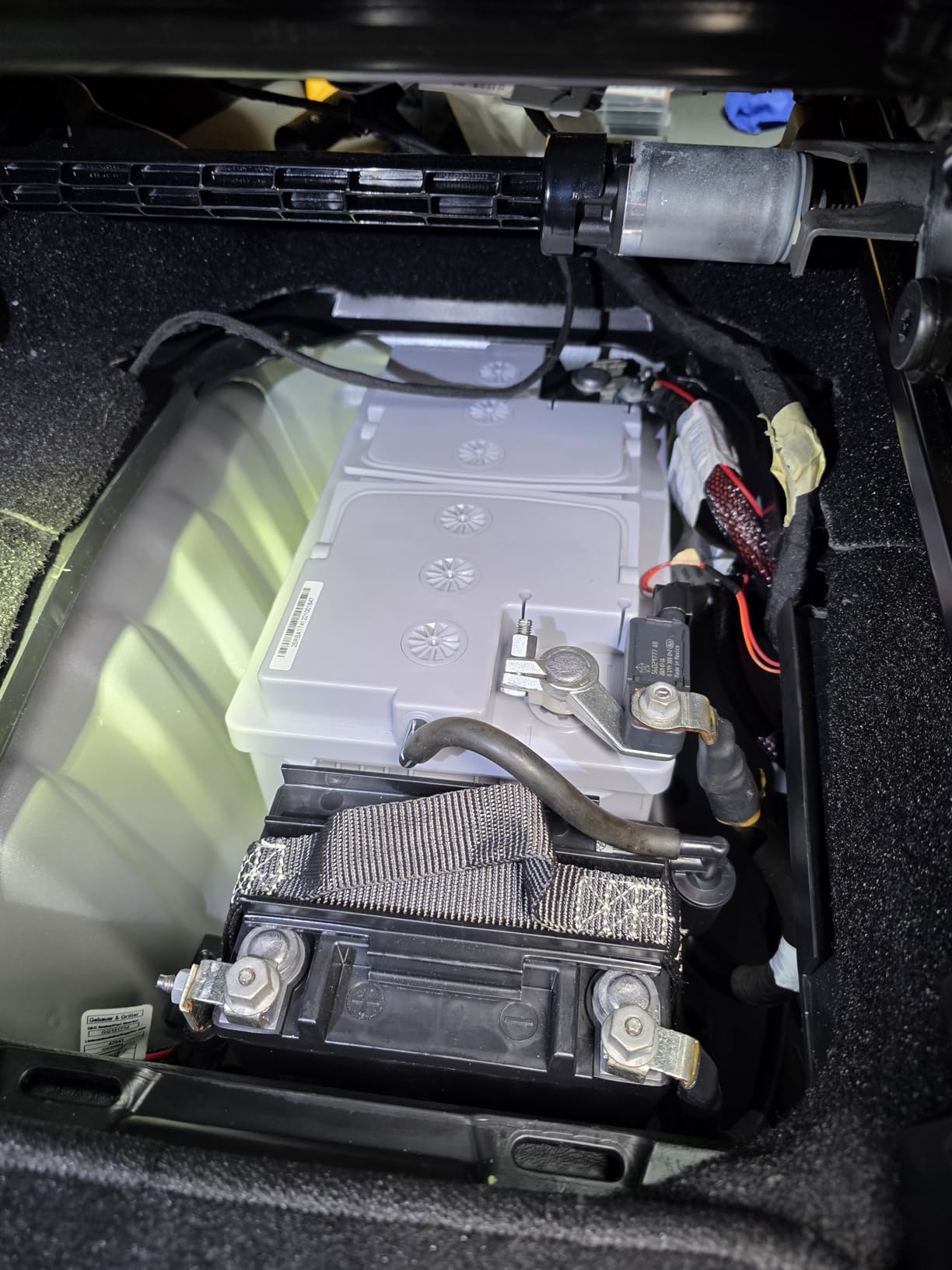 Renogy 12 Volt 200Ah Deep Cycle AGM Battery, Lead Acid Solar Battery | 3% Self-Discharge Rate, 2000A Max Discharge Current, Safe for RV, Camper, Cabin, Home Appliances, Marine and Off-Grid System customer photo 2