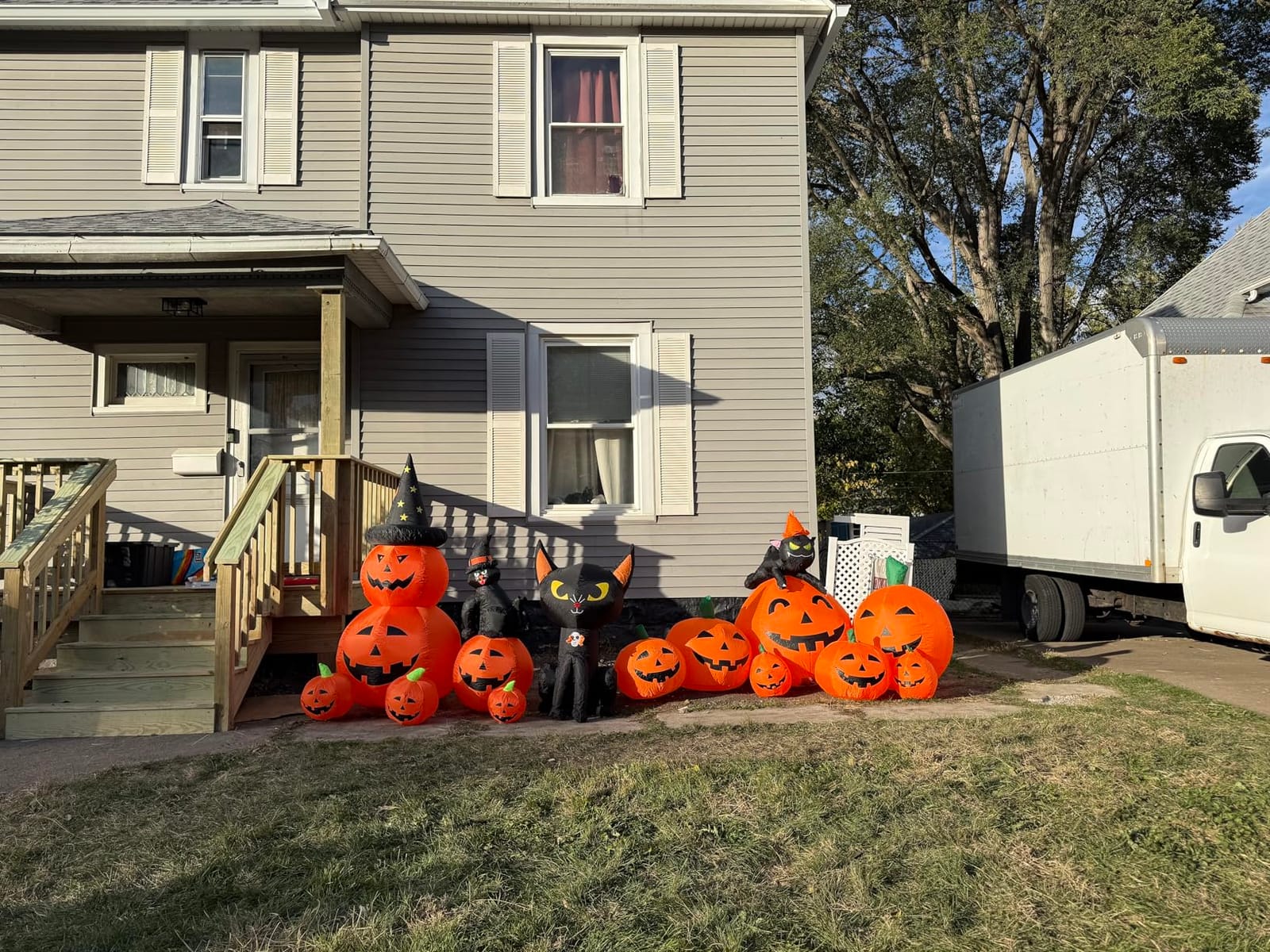 Joiedomi 7 FT Long Halloween Inflatables Pumpkin Outdoor Decorations, 7 Pumpkins Outside Decoration with Witch's Cat with Build-in LEDs Blow Up Inflatables for Party Yard Lawn Garden Decor customer photo 1