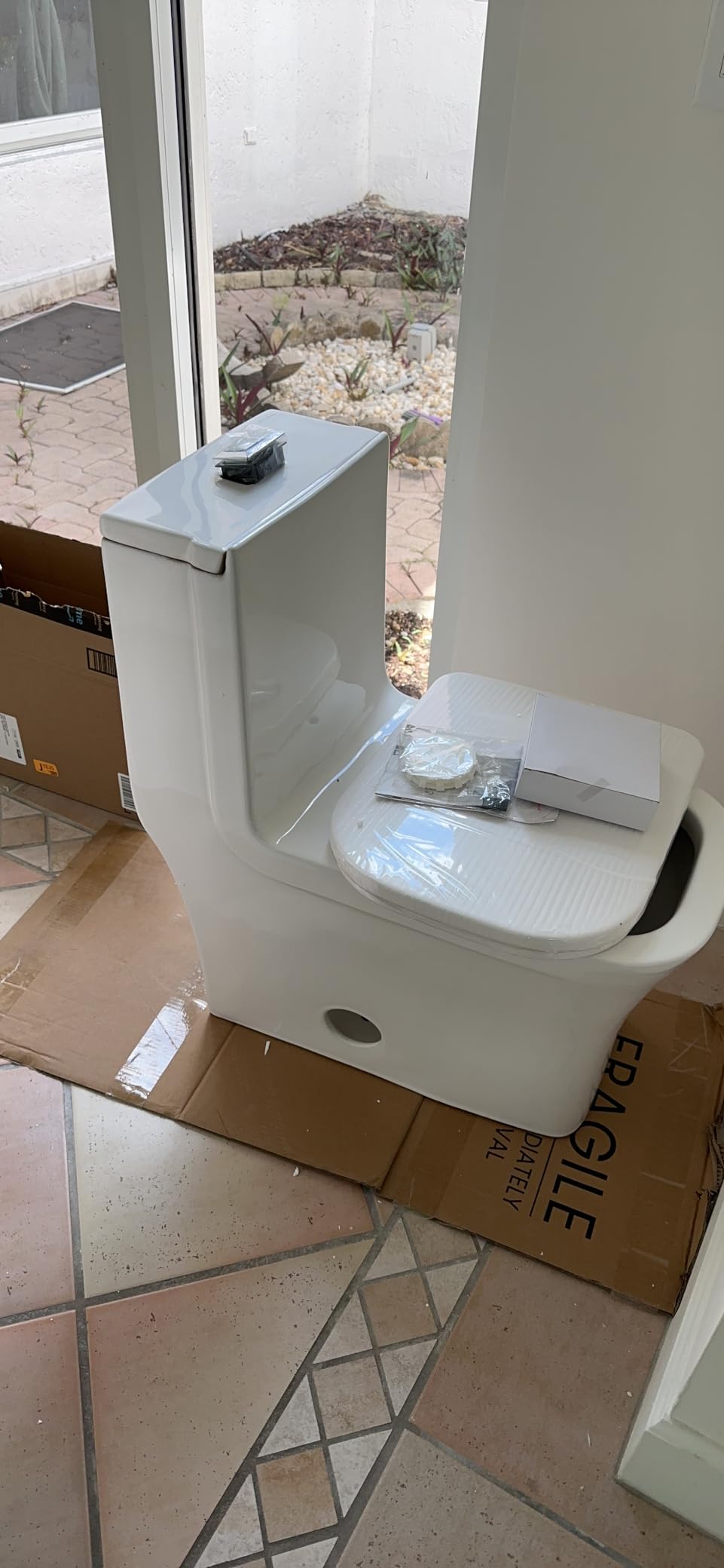 Swiss Madison Well Made Forever SM-1T106 Concorde One Piece Toilet, Glossy White customer photo 1