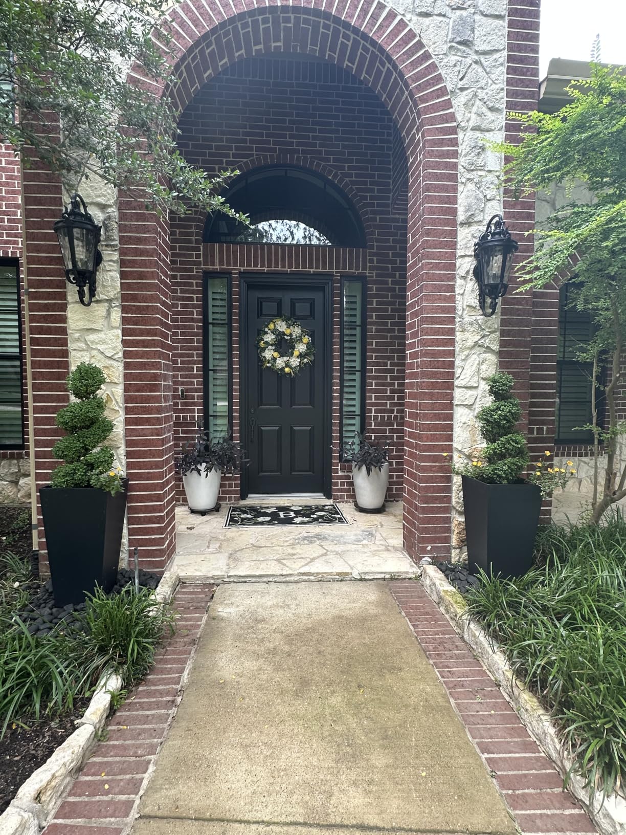 Veradek V-Resin Indoor/Outdoor Taper Planter, Set of 2 (30 inch, Black) customer photo 1