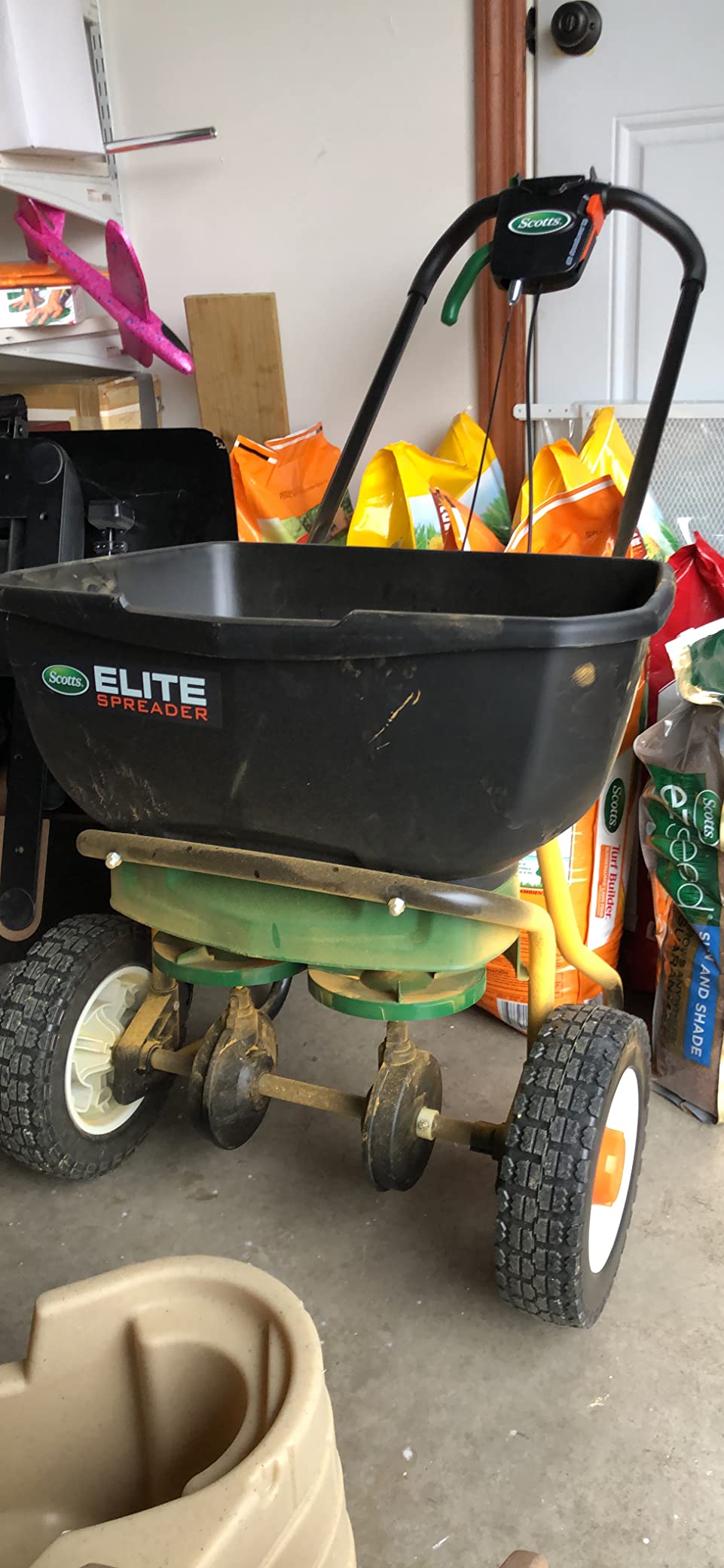 Scotts Elite Spreader customer photo 2