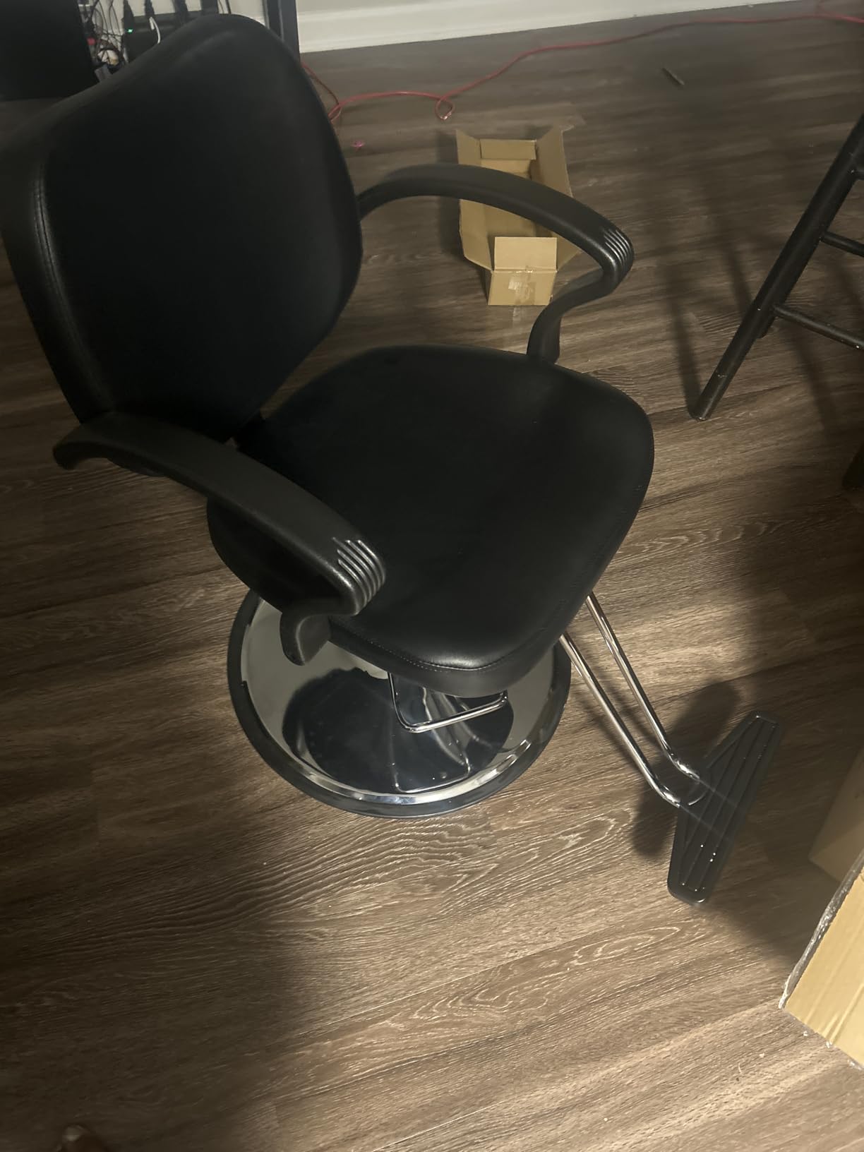 Hair Beauty Salon Equipment Black Hydraulic Barber Styling Chair customer photo 1