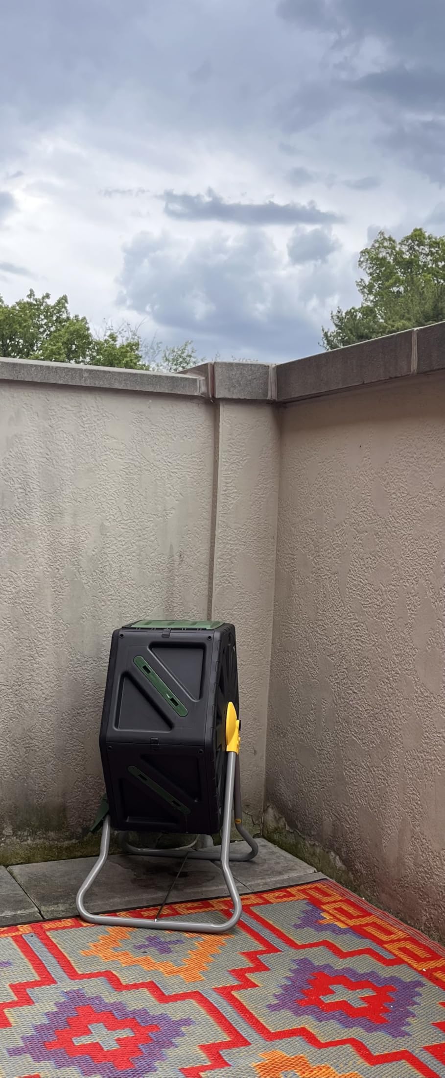 Miracle-Gro Compost Tumbler Single Chamber - Easy-Turn Composter Tumbler Outdoor for Fast Composting - Heavy-Duty Composting Bin with 1 Sliding Door (18.5 Gallon / 70 Liter) customer photo 2