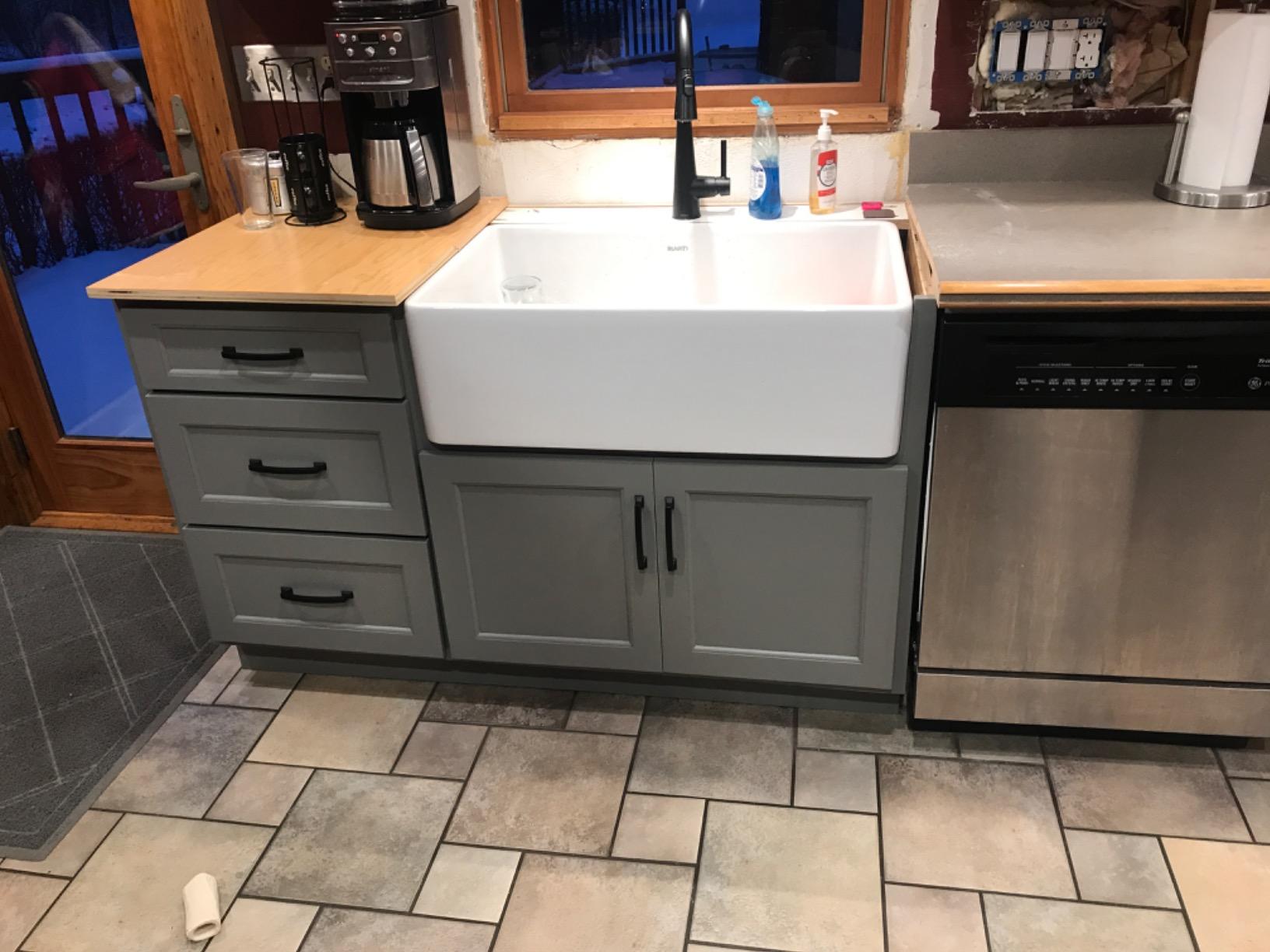 Ruvati 33x20-in White Reversible Fireclay Farmhouse Sink - RVL2300WH customer photo 2
