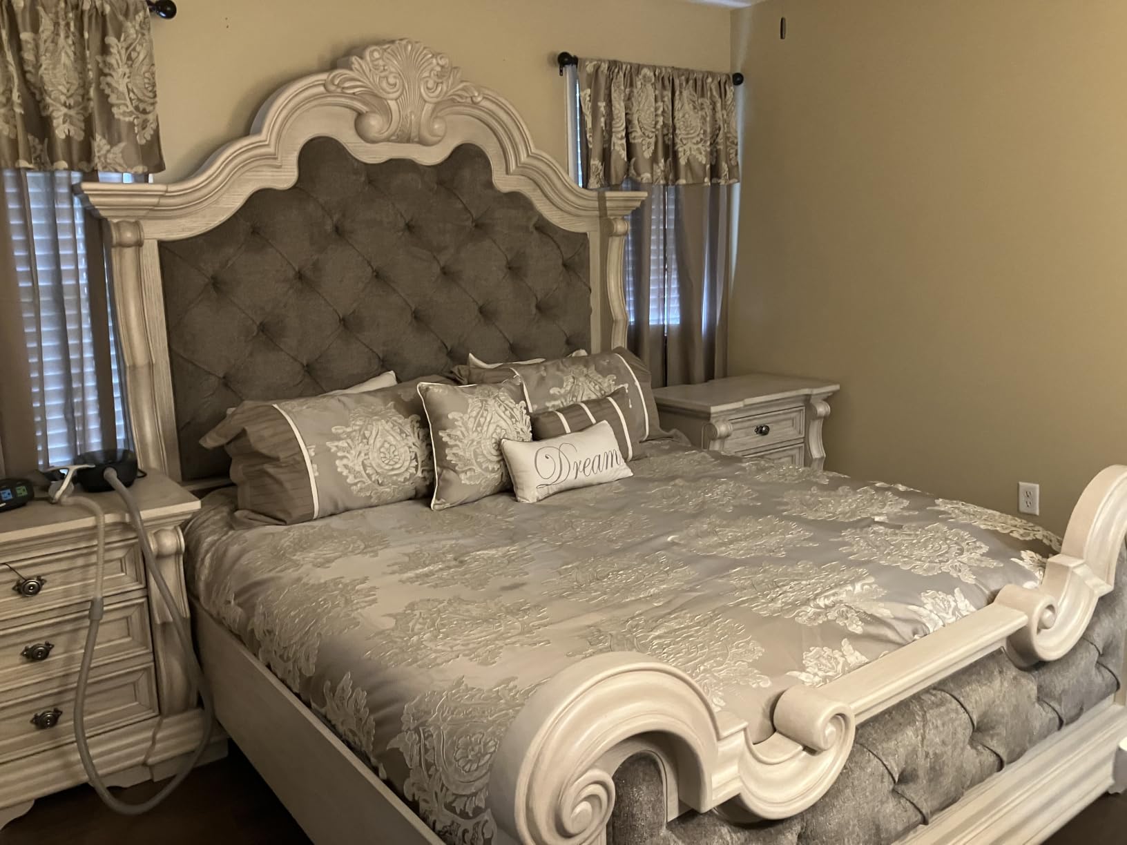 Madison Park Odette Cozy Comforter Set Jacquard Damask Medallion Design - Modern All Season, Down Alternative Bedding, Shams, Decorative Pillows, King(104 in x 92 in), Silver 8 Piece customer photo 1