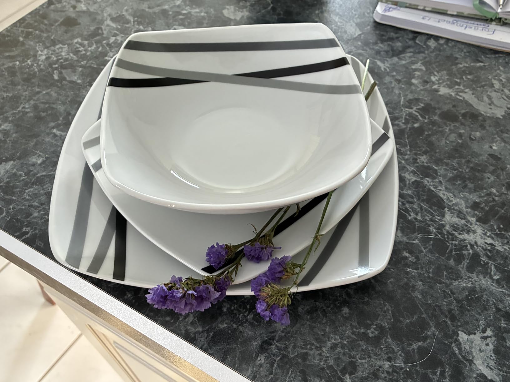 Amazon Basics Square Dinnerware Set for 6, Plates and Bowls for Kitchen, 18-Piece, Dishwasher and Microwave Safe, Modern Beams customer photo 1