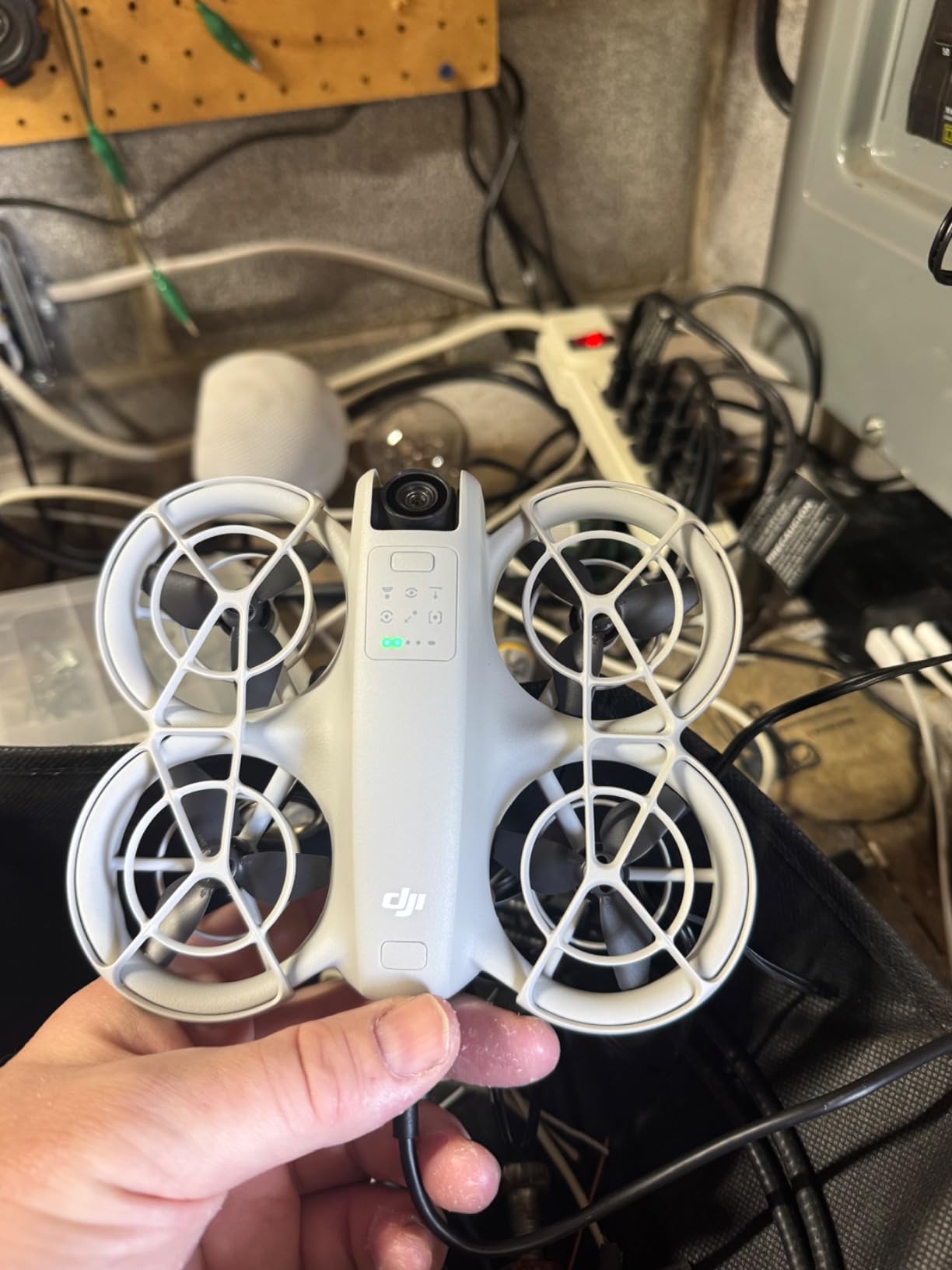 DJI Neo, Mini Drone with 4K UHD Camera for Adults, 135g Self Flying Drone that Follows You, Palm Takeoff, Subject Tracking, QuickShots, Stabilized Video, Built-In Propeller Guard customer photo 1