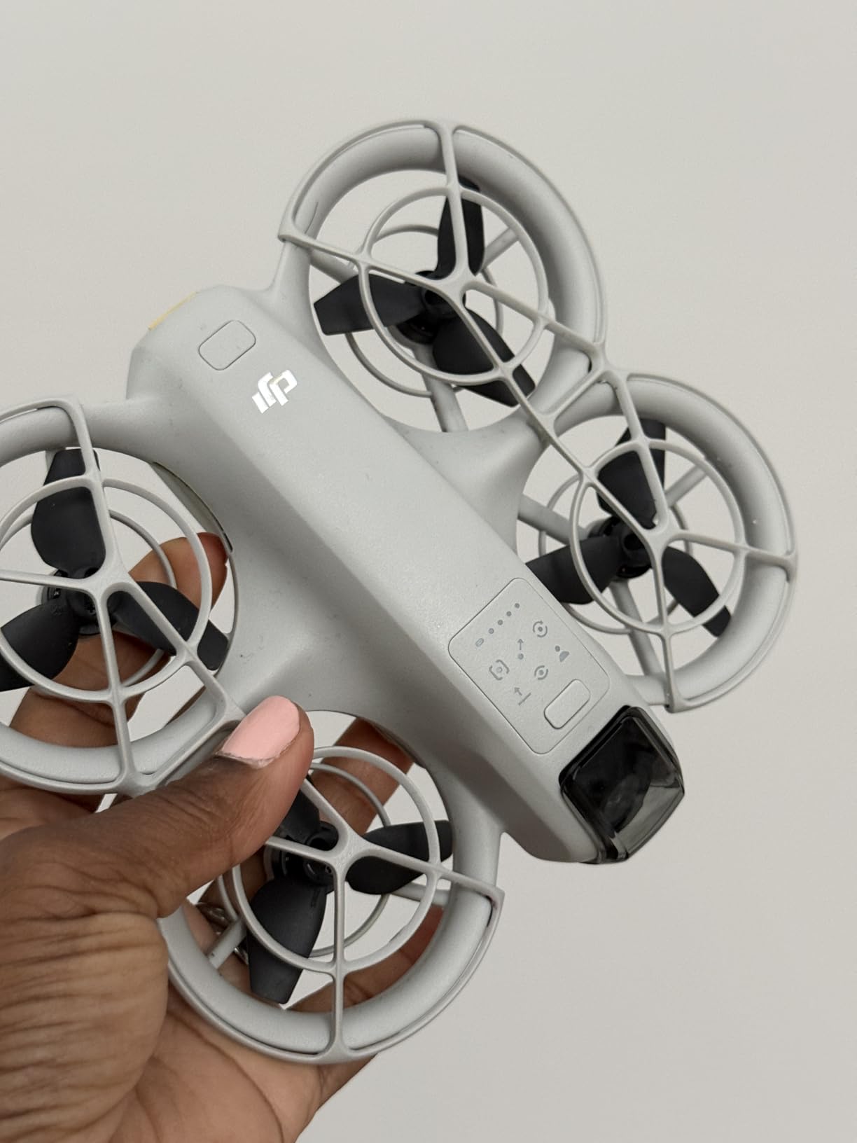 DJI Neo, Mini Drone with 4K UHD Camera for Adults, 135g Self Flying Drone that Follows You, Palm Takeoff, Subject Tracking, QuickShots, Stabilized Video, Built-In Propeller Guard customer photo 2