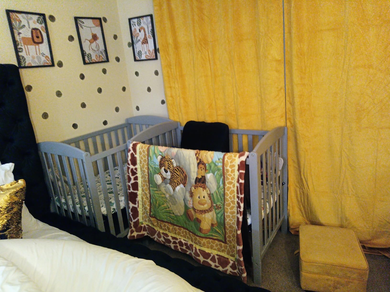 Delta Children Emery Mini Convertible Baby Crib with 2.75-inch Mattress, Grey customer photo 2