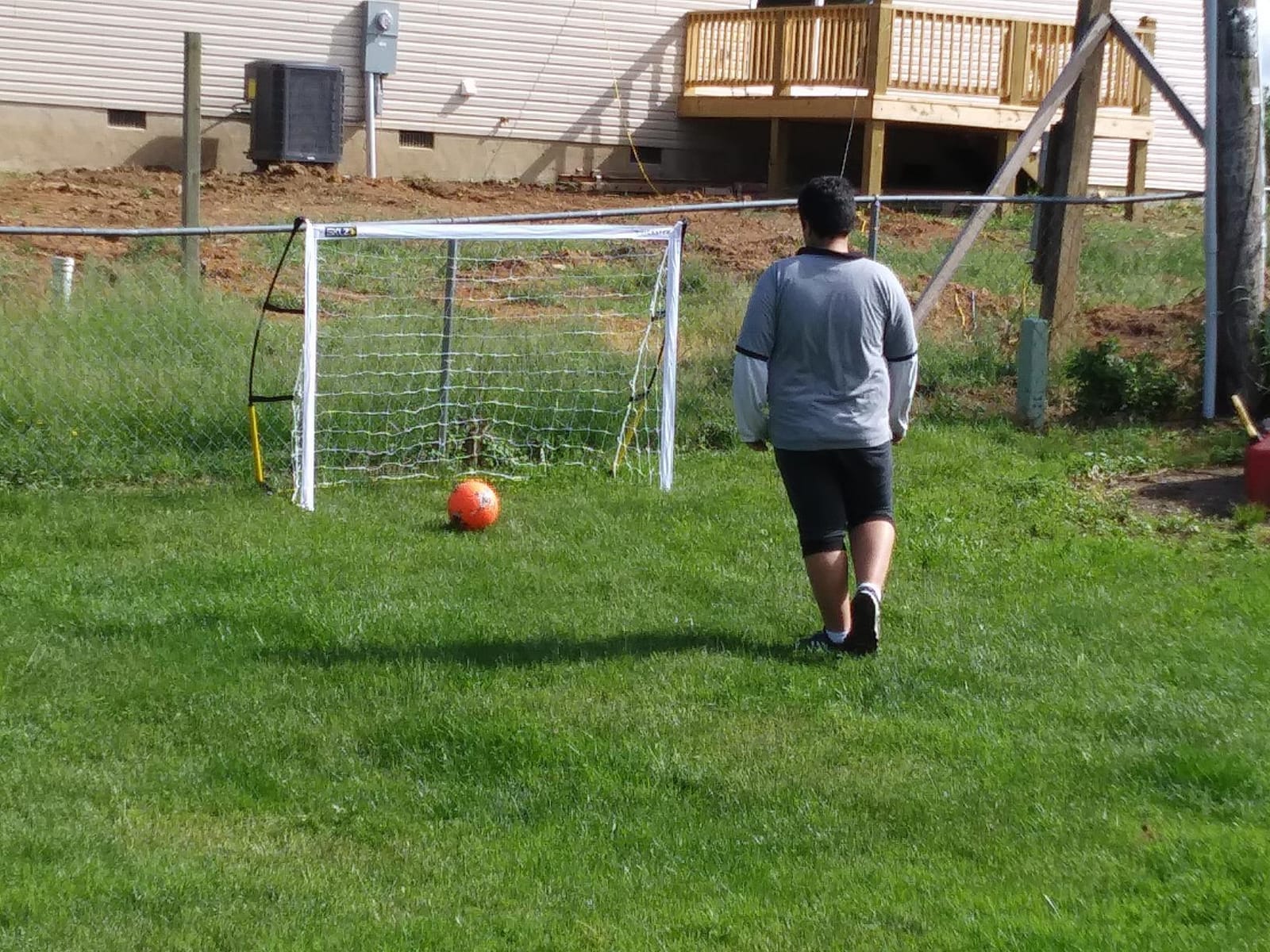 SKLZ Quickster Soccer Goal - Portable Goal for Backyard & Field - Durable Tension-Tite Frame & Heavy Gauge 2-Ply Net - Adjustable Click-Lock Poles, Metal Stakes - Carrying Case with Handle customer photo 1