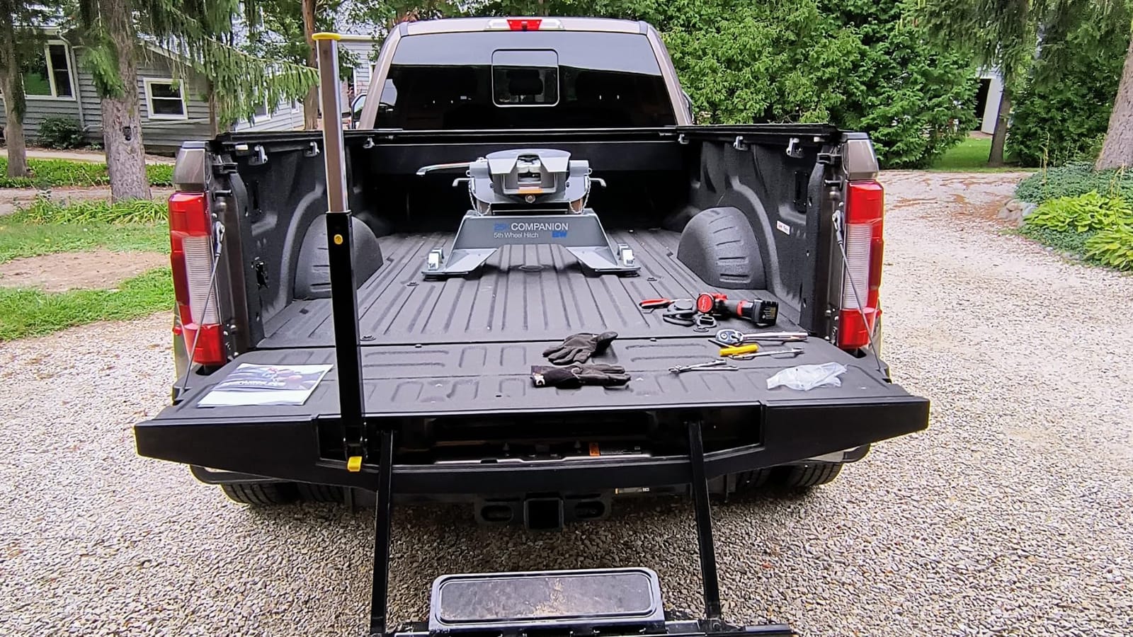 B&W Trailer Hitches 25K Companion OEM Fifth Wheel Hitch - Compatible with Ford OEM Puck System - RVK3305 customer photo 2