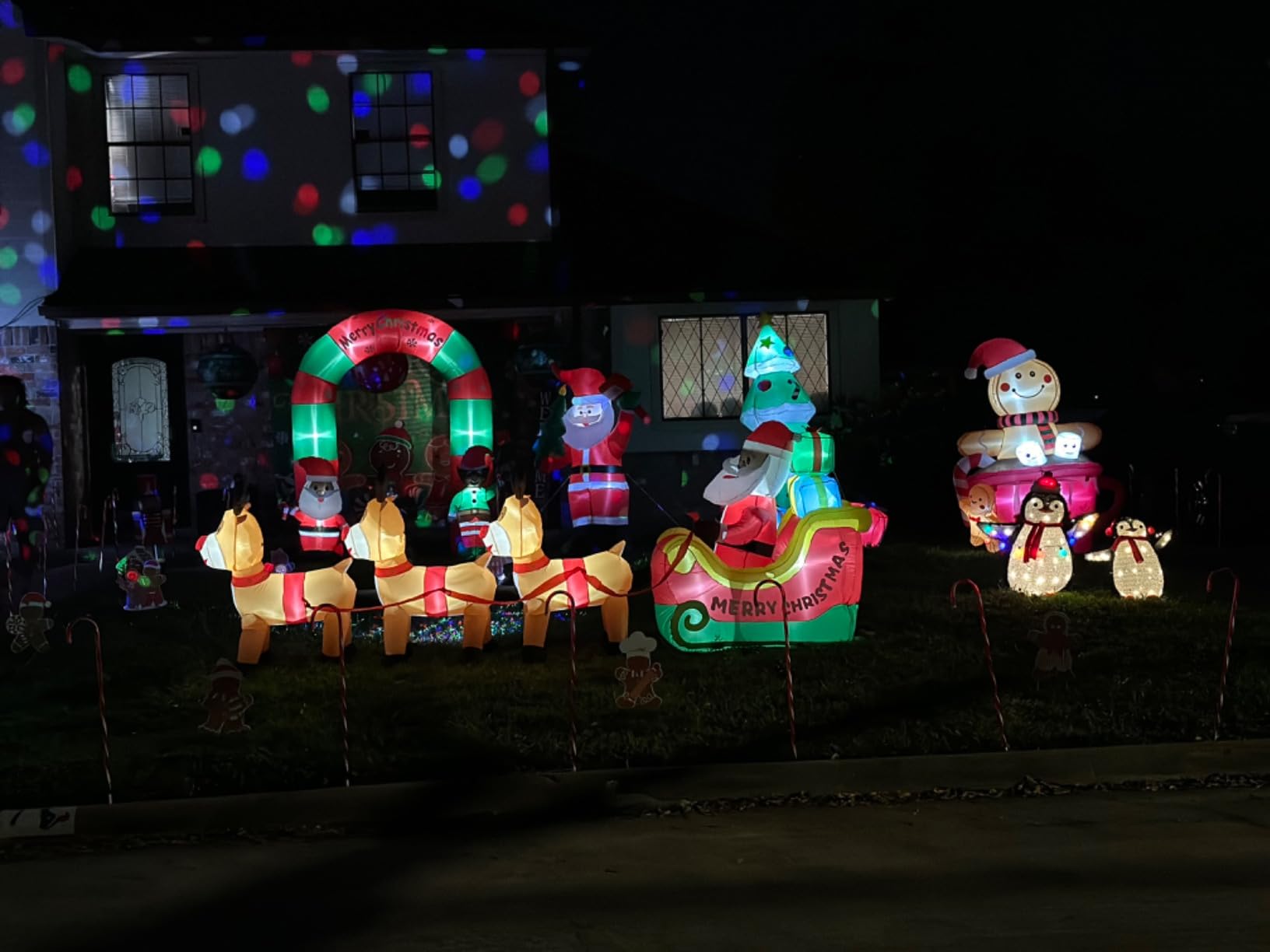 Joiedomi 7FT Tall Christmas Inflatables Tree Outdoor Decoration, Giant Christmas Inflatable Tree with 3 Gift Boxes with Build-in LEDs for Blow Up Xmas Decoration, Indoor Outdoor Yard Garden Lawn Décor customer photo 2
