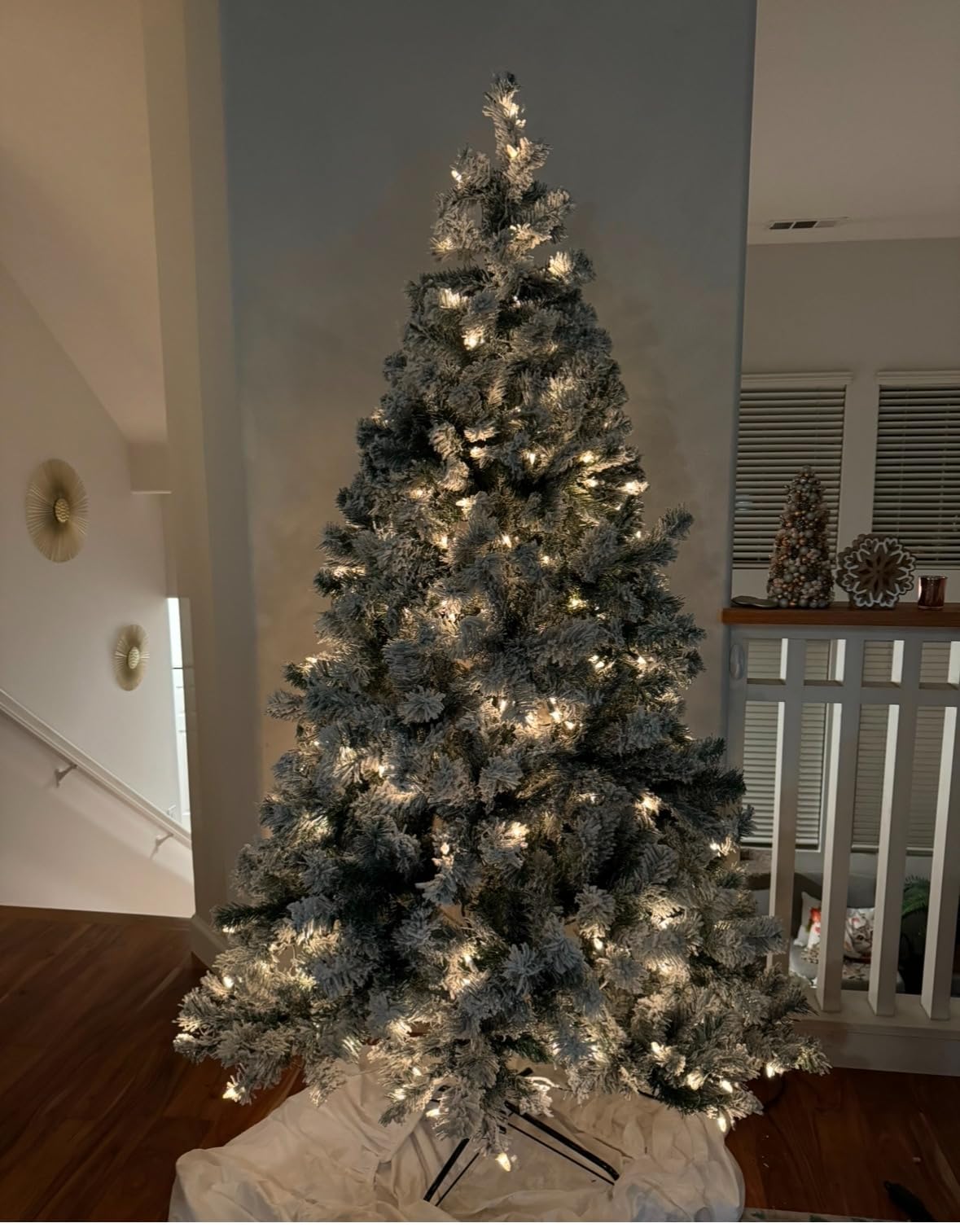 Best Choice Products Pre-Lit Artificial Christmas Tree, 6ft Snow Flocked Design Pine Tree, Full Appearance Snowy w/Easy Assembly, Metal Stand customer photo 1
