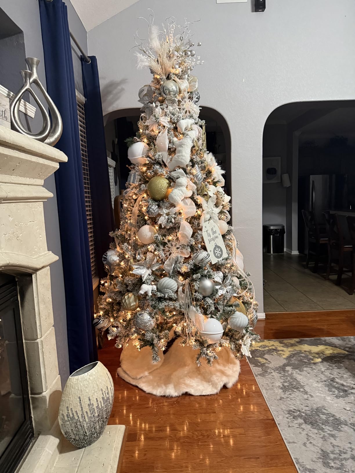 Best Choice Products 7.5ft Pre-Lit Artificial Christmas Tree Twinkling LEDs, Snow Flocked Design Pine Tree, 550 Lights, 1,346 Tips Metal Stand customer photo 1