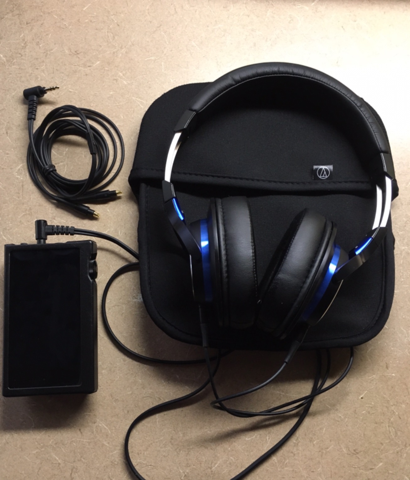 ATH-MSR7bBK Over-Ear High-Resolution Headphones, Black customer photo 1