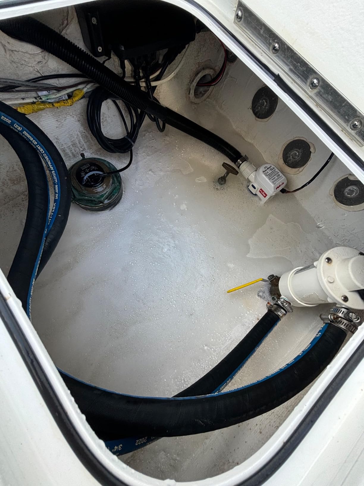 Rule RM1100B Auto Submersible Bilge Pump 12V 1100 GPH AutoSense with Thermal Cut-Off customer photo 1