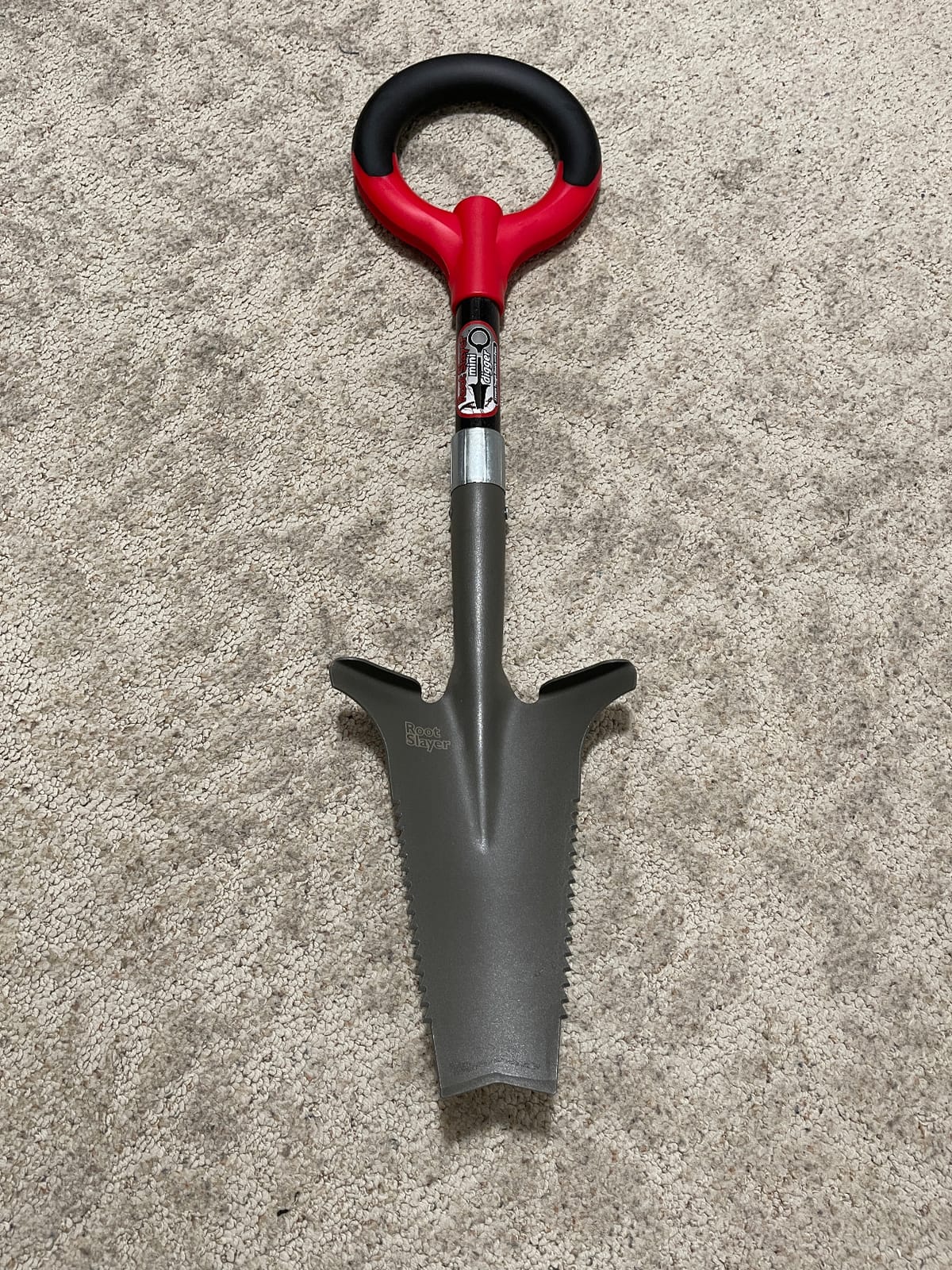 Root Slayer 22411 Mini Digger Garden Shovel, Serrated Blade, Red customer photo 1