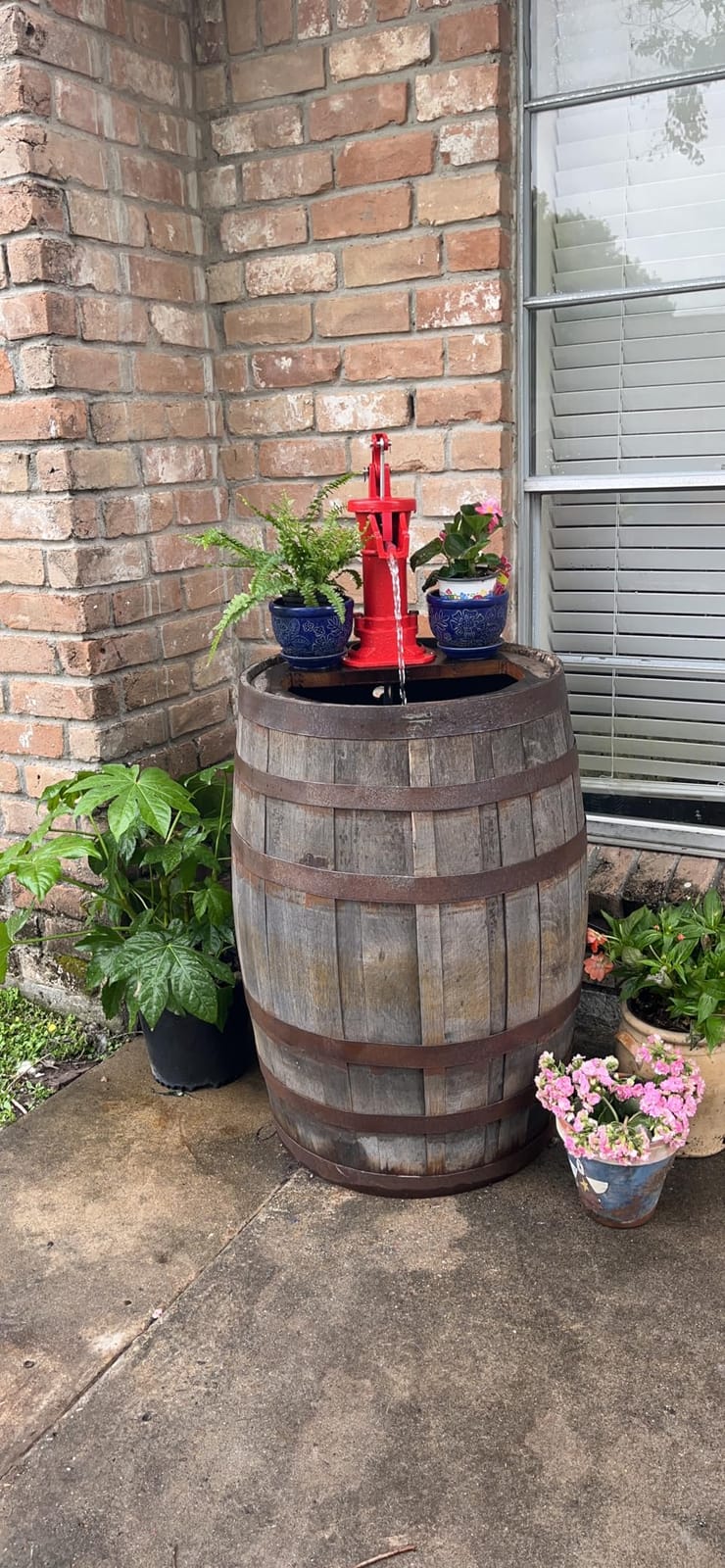 Antique Cast Iron Well Pitcher Pump with Leather Kit, Max. 25ft Lift, Red | Heavy Duty, Pitcher Style, G1-1/4 NPT Inlet, Lower Valve & Cup Leather, Manual Hand Water Pump Ideal for Yard, Pond & Garden customer photo 2