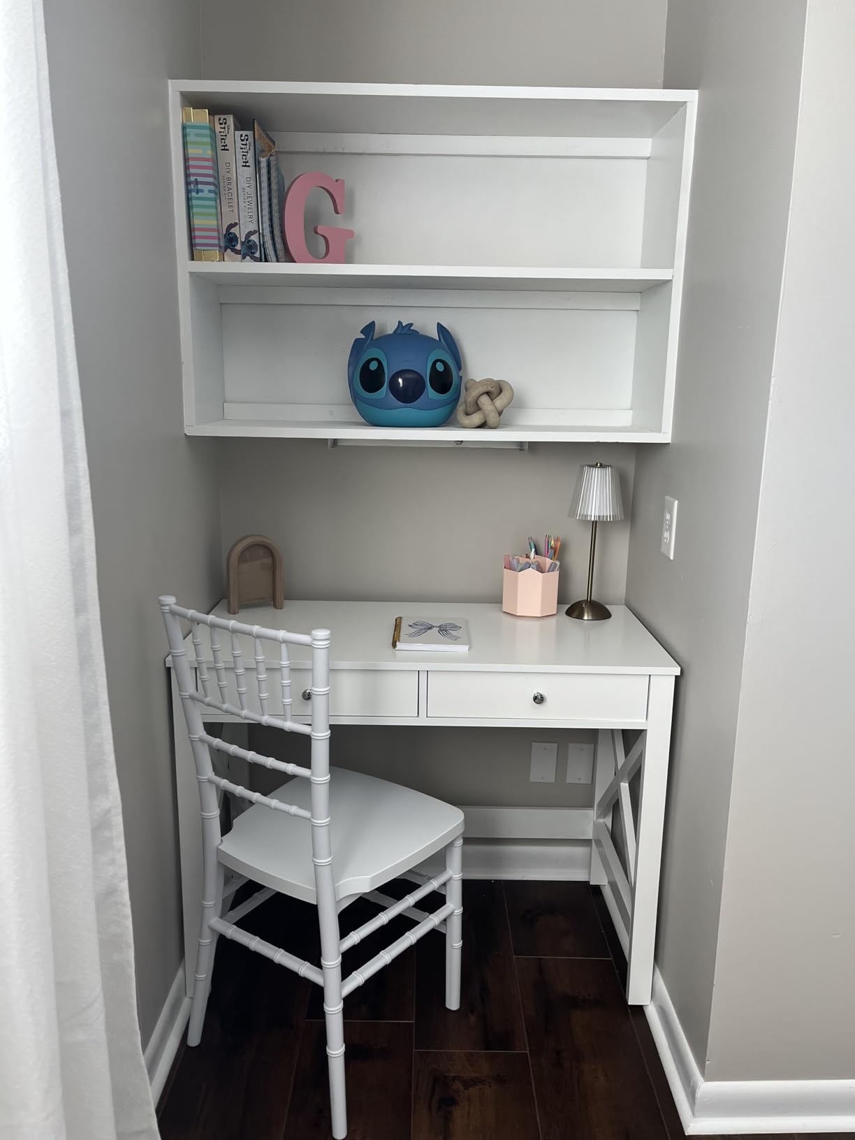 EMMA + OLIVER Matte White Resin Chiavari Chair customer photo 2