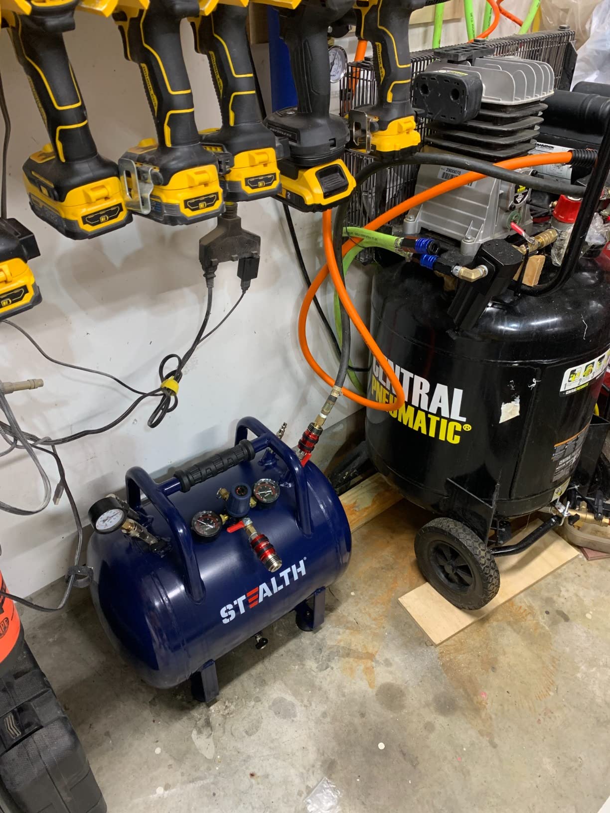 STEALTH Air Tank, High-Pressure 10-gallon Air Tank with Maximum 225PSI Pressure, 5 Quick Connect Couplers, Rubber Reinforced Handle Design (Blue, SAA-110T) customer photo 1
