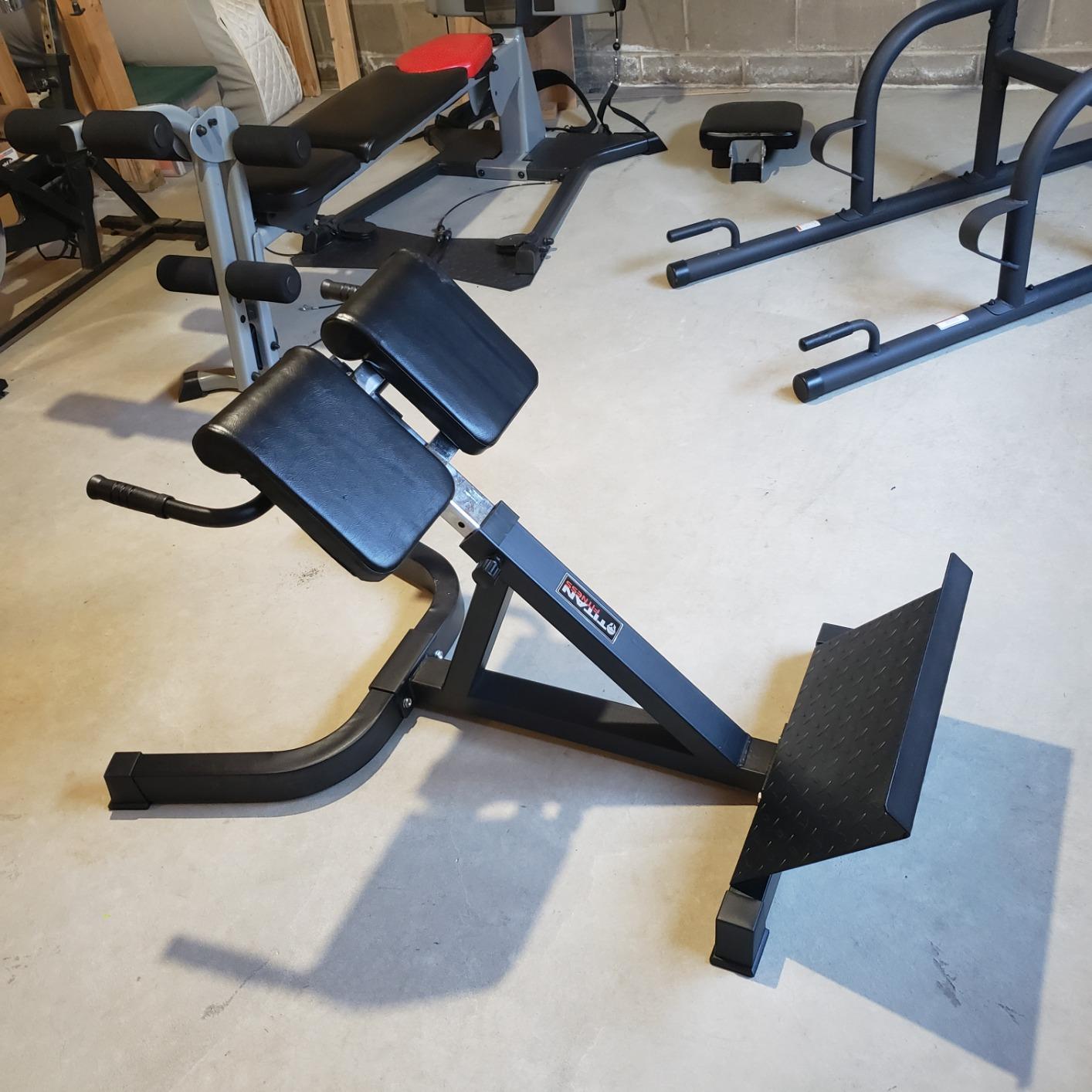 Titan Fitness Roman Chair Back Extension Machine, Adjustable Hyperextension Bench, Soft Durable Padding, Non-Slip Footplate, Adjustable Height, Home Gym Exercise Equipment customer photo 2