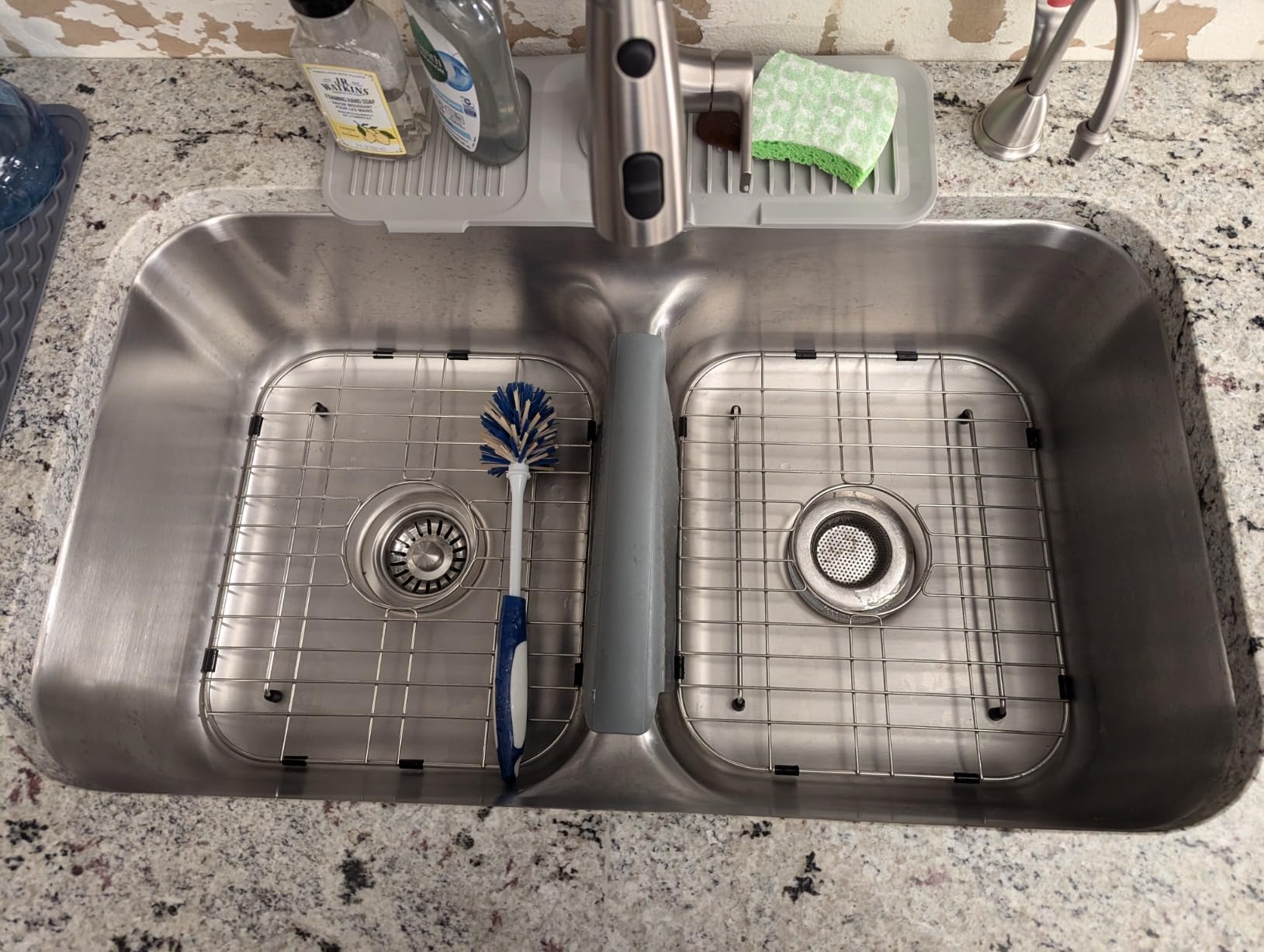 KRAUS Premier 32-inch Undermount 50/50 Double Bowl Low Divider 18-Gauge Stainless Steel Kitchen Sink with Strainers (x2), KBU32 customer photo 2