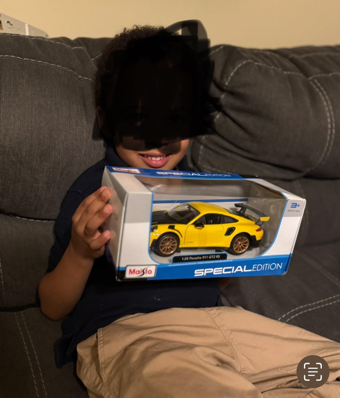 Maisto Porsche 911 GT2 RS Yellow with Carbon Hood and Gold Wheels Special Edition 1/24 Diecast Model Car customer photo 1