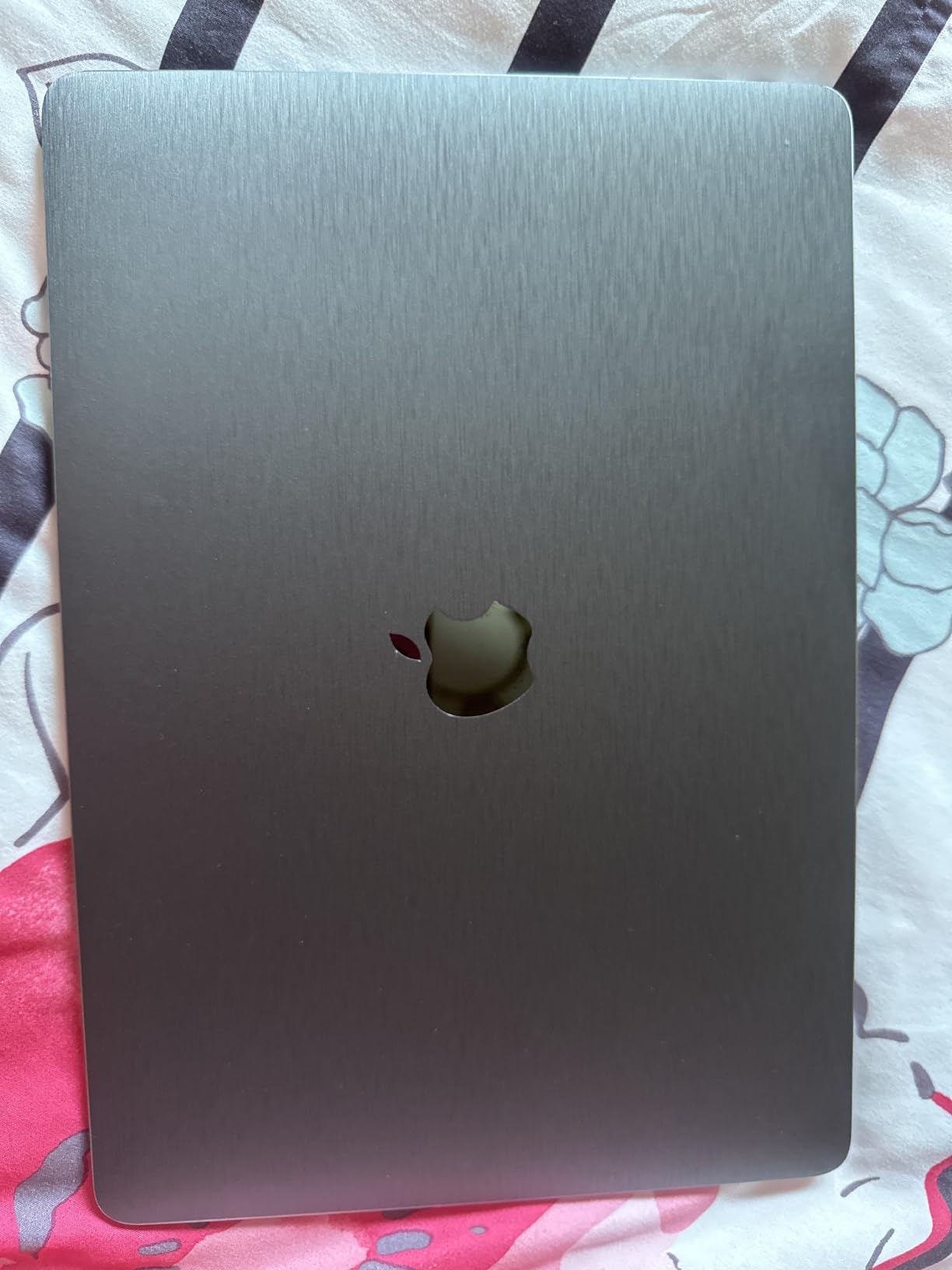 Apple MacBook Air (13-inch Retina display, 1.6GHz dual-core Intel Core i5, 128GB) - Space Gray (Renewed) customer photo 1
