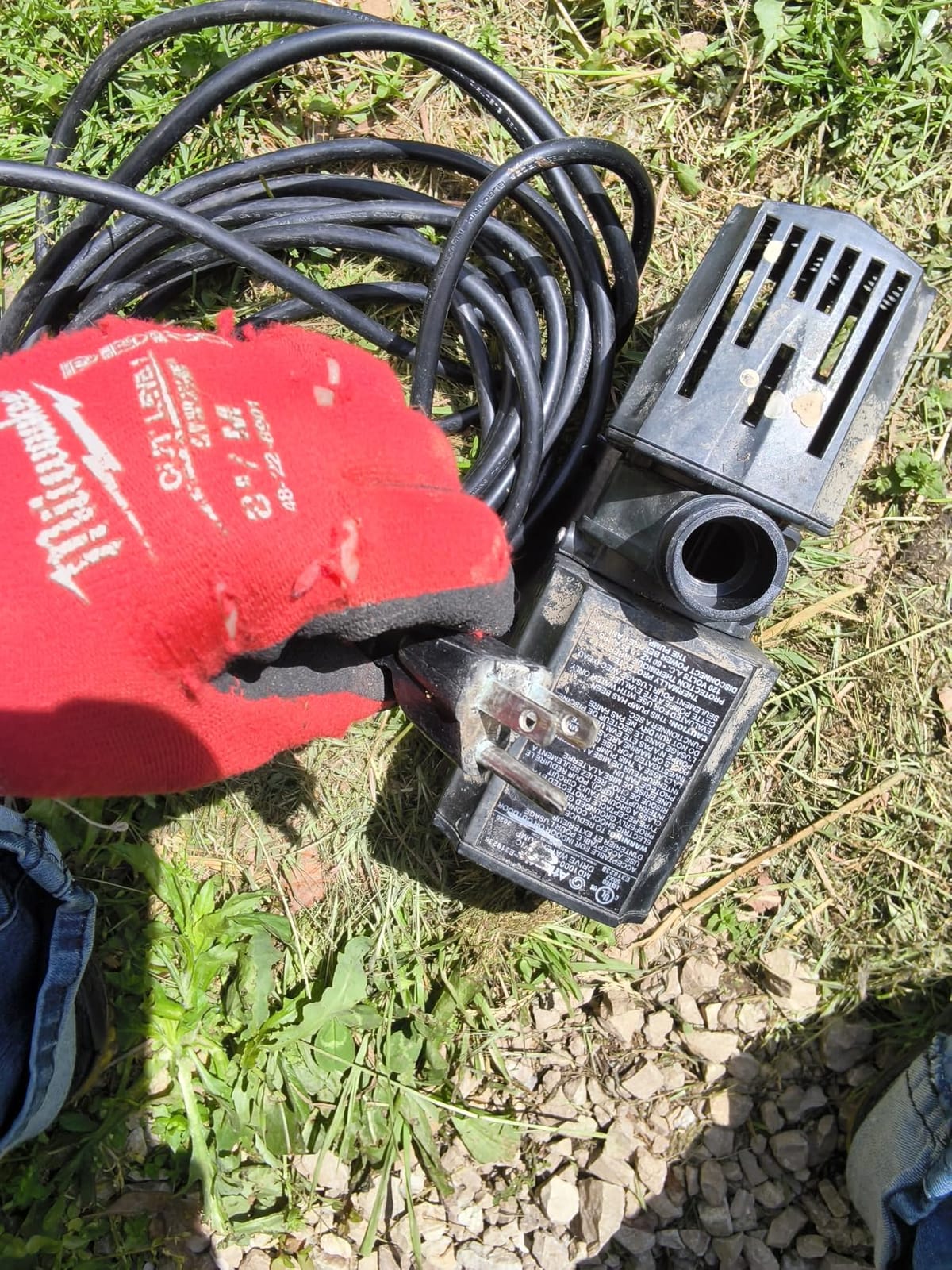VIVOHOME 100W Pond Pump, 1600GPH Submersible Water Pump for Koi Pond | Pump Barrier Bag, 20.3ft Power Cord, 5 Position Adjustable Nozzle Angle, IPX8 Waterproof customer photo 1