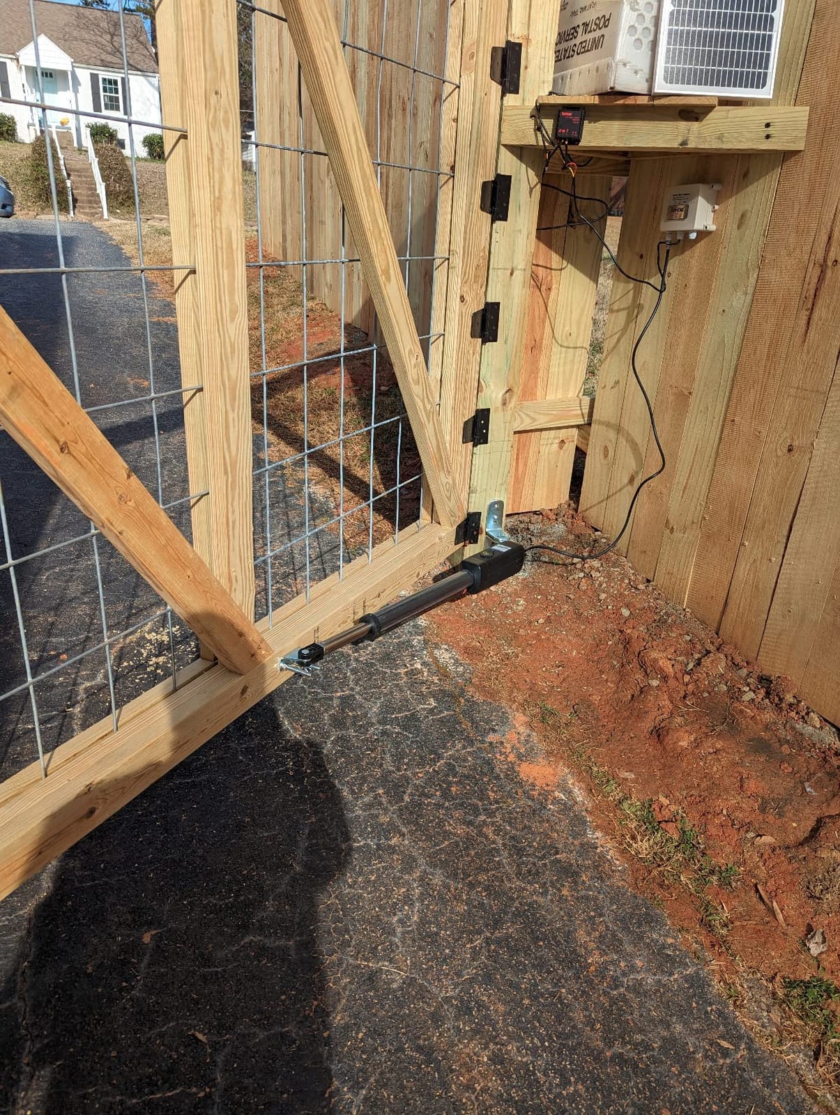 TOPENS A8S Automatic Solar Gate Opener for Heavy Duty Single Swing Gate Up to 18ft, Single Swing Gate Operator Battery Powered with Remote Control Kit Gate Motor Solar Panel Included customer photo 2