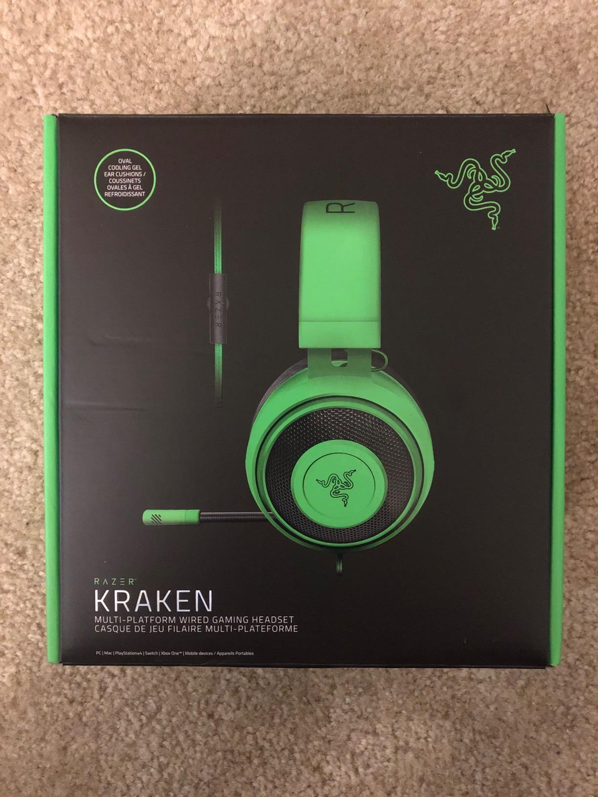Razer Kraken Gaming Headset: Lightweight Aluminum Frame - Retractable Noise Isolating Microphone - for PC, PS4, PS5, Switch, Xbox One, Xbox Series X & S, Mobile - 3.5 mm Headphone Jack - Black/Blue customer photo 2