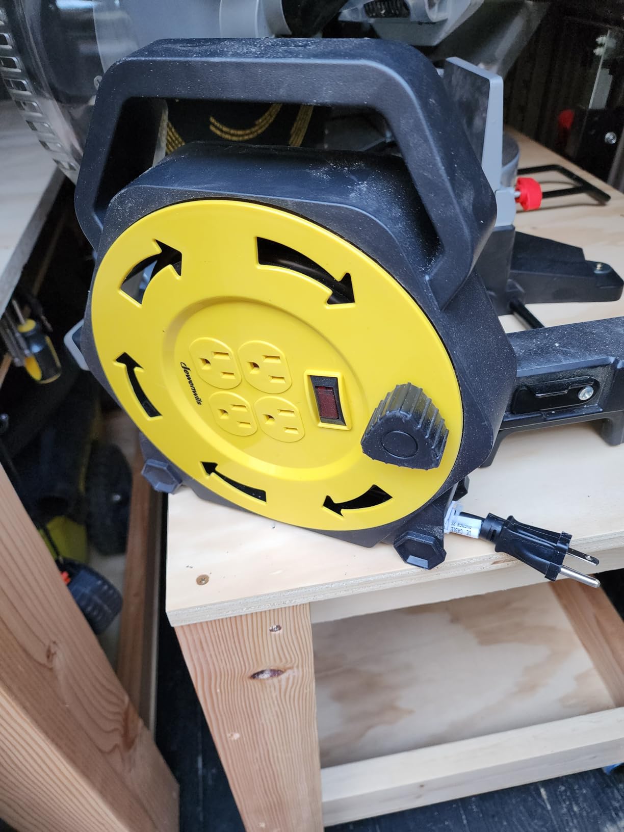 DEWENWILS 25FT Extension Cord Reel, Hand Wind Retractable Cord Reel | 16/3 SJTW Power Cord, 4 Grounded Outlets, 13 Amp Circuit Breaker, Ideal for Workshop, Outdoor, Yellow, UL Listed customer photo 1