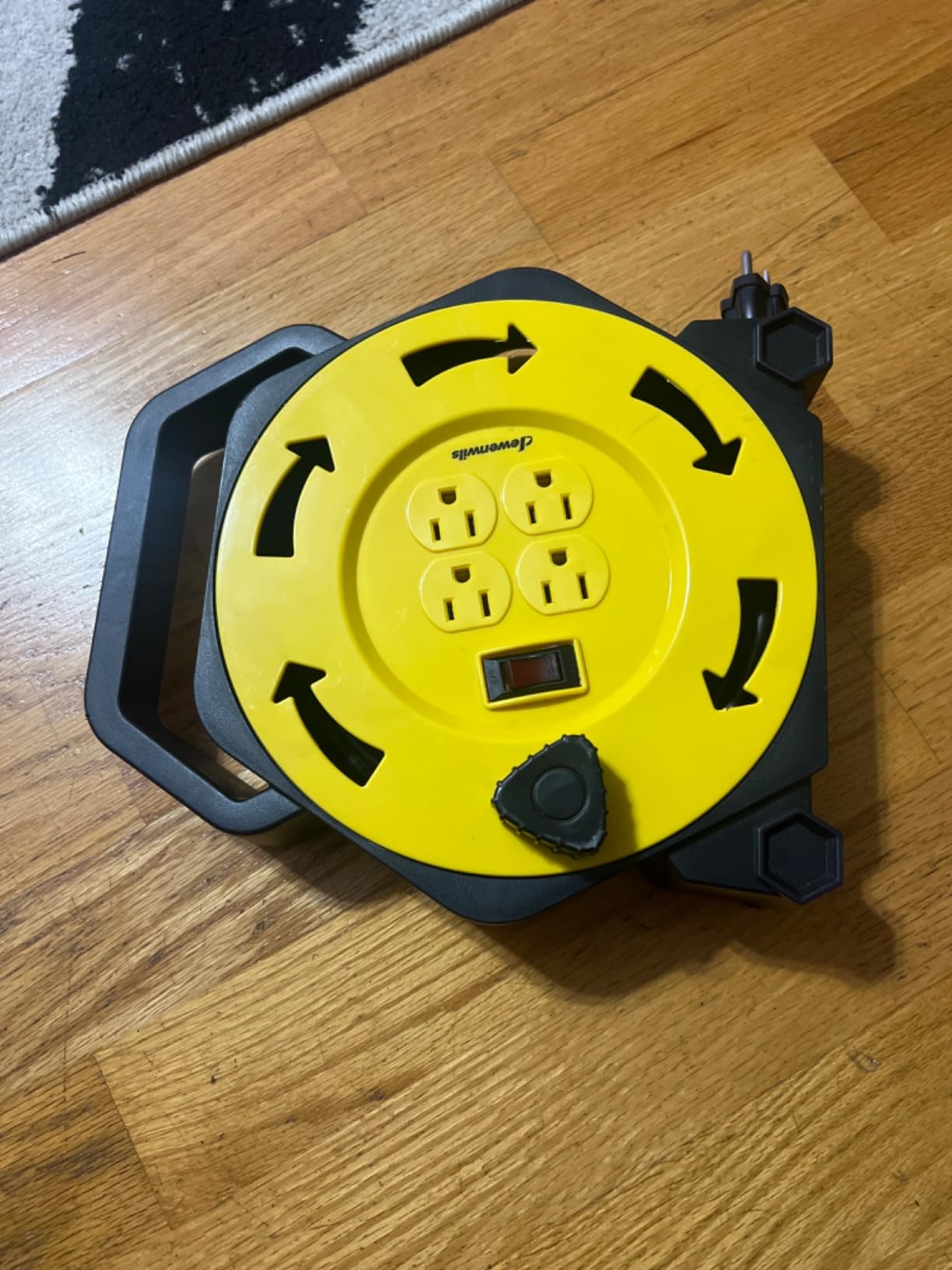 DEWENWILS 25FT Extension Cord Reel, Hand Wind Retractable Cord Reel | 16/3 SJTW Power Cord, 4 Grounded Outlets, 13 Amp Circuit Breaker, Ideal for Workshop, Outdoor, Yellow, UL Listed customer photo 2