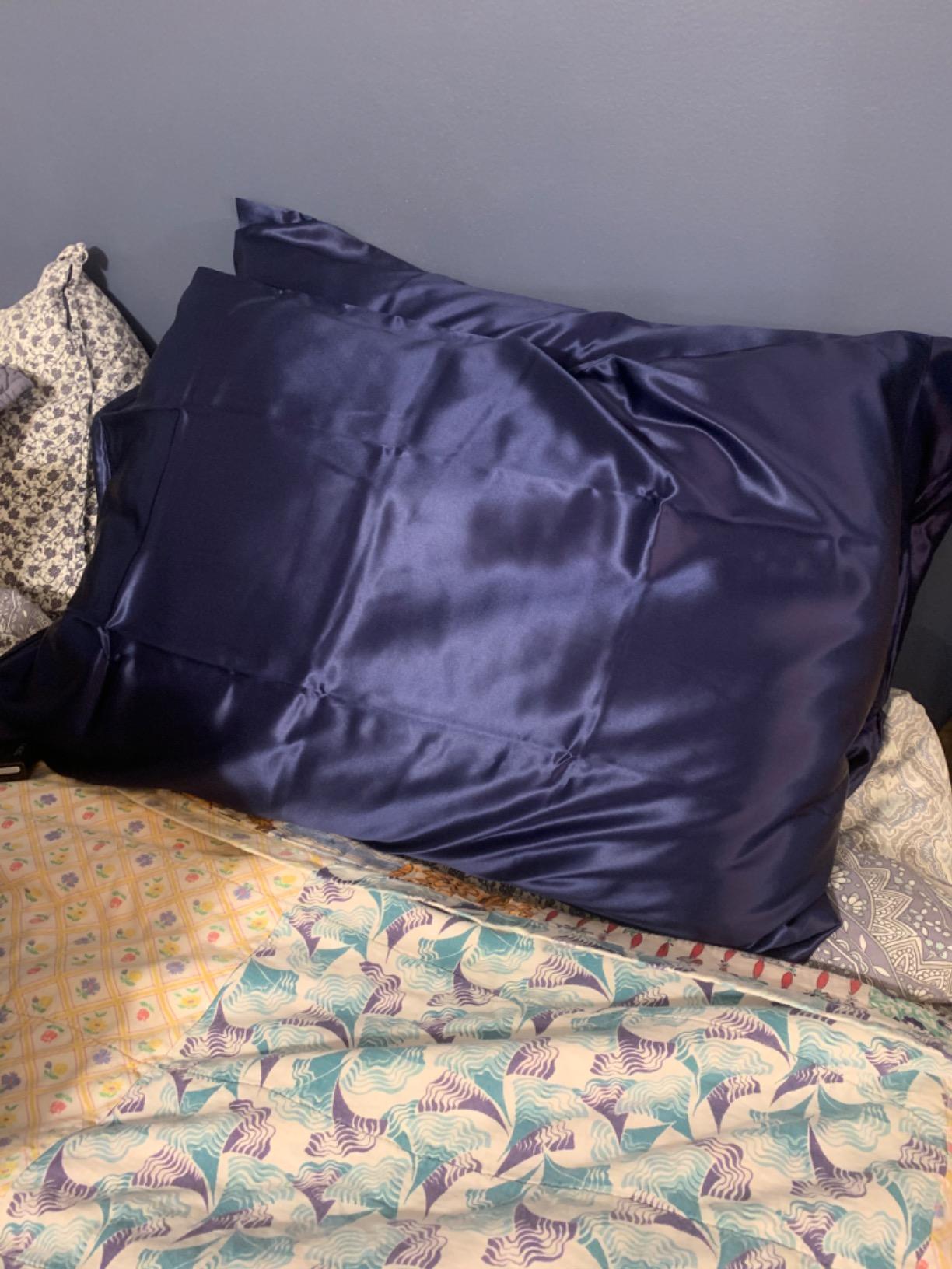 Sleep Mantra Silk Pillowcase 100% Mulberry for Hair and Skin Health, Hidden Zipper, 22 Momme, Both Sides Smooth, Breathable and Natural, Machine Washable (Standard, Black) customer photo 2