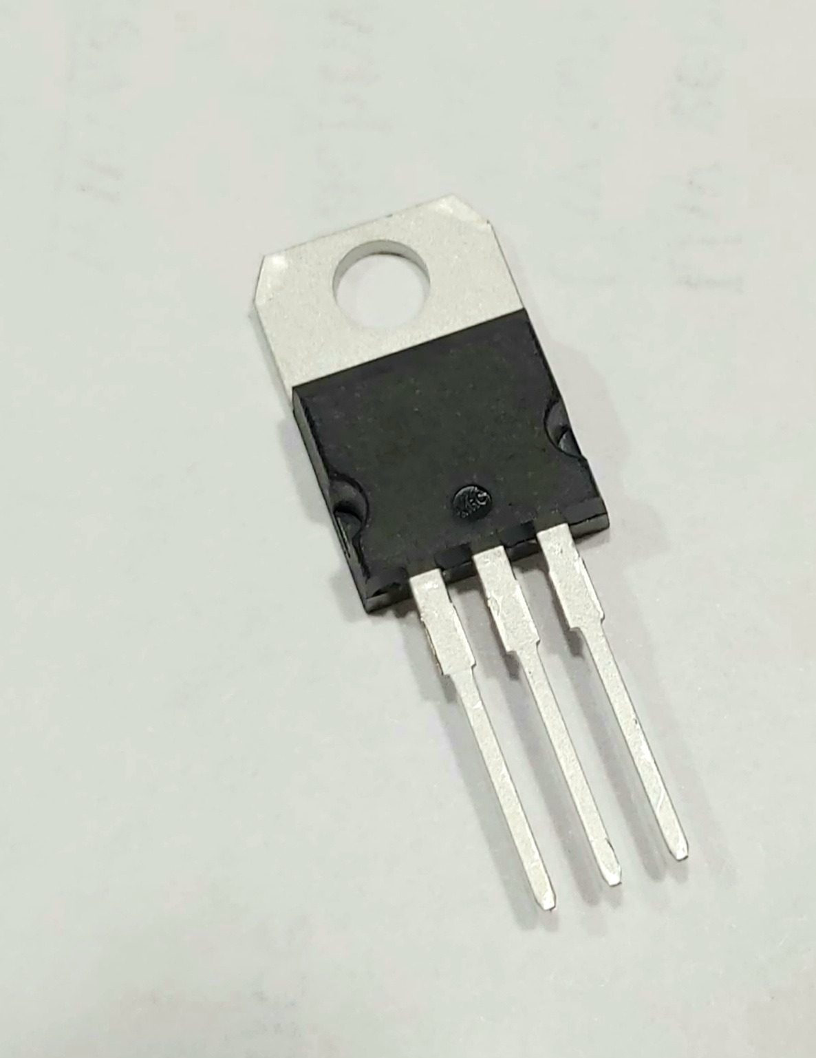 BOJACK 10 Values 50 Pcs LM317 L7805 L7806 L7808 L7809 L7810 L7812 L7815 L7818 L7824 TO-220 Package High Current Positive Voltage Regulator Assortment Kit customer photo 2