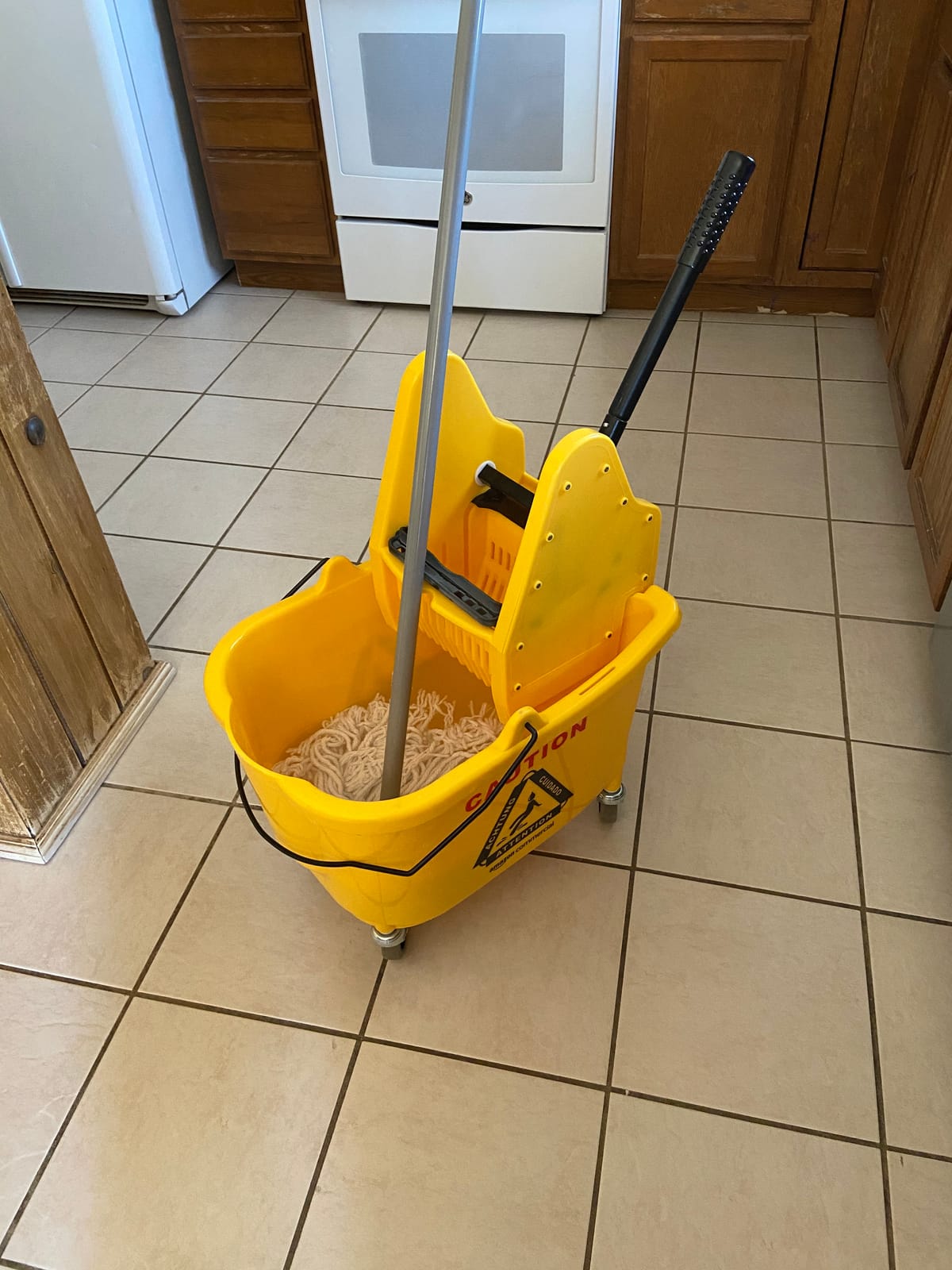 Amazon Basics Floor Cleaning Rectangular Mop Bucket with Sturdy Down Press Wringer Combo, 35-Quart, Yellow customer photo 1