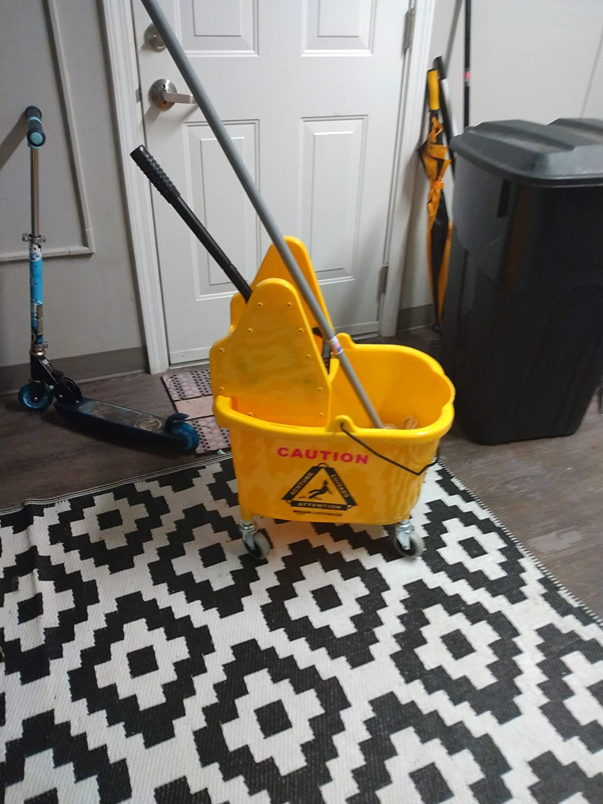 Amazon Basics Floor Cleaning Rectangular Mop Bucket with Sturdy Down Press Wringer Combo, 35-Quart, Yellow customer photo 2