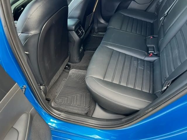 Amazon Basics 4-Piece Premium All-Season Anti-Slip Rubber Floor Mats, All Weather Protection for Cars, SUVs and Trucks, Universal Trim to Fit, Black customer photo 1