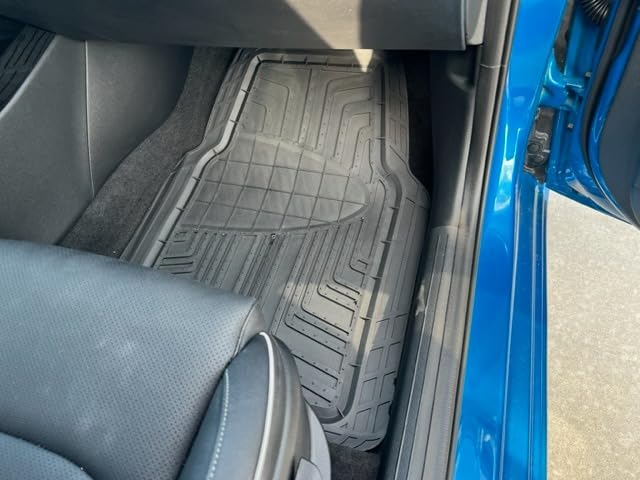 Amazon Basics 4-Piece Premium All-Season Anti-Slip Rubber Floor Mats, All Weather Protection for Cars, SUVs and Trucks, Universal Trim to Fit, Black customer photo 2