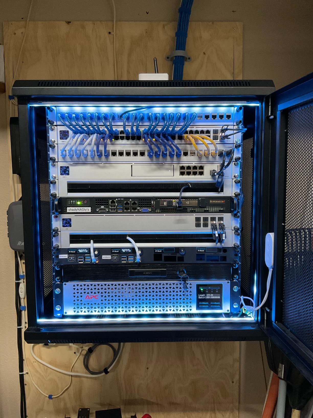 APC Smart-UPS 1000VA Lithium Ion UPS with SmartConnect, SMTL1000RM2UC, Pure Sine Wave, Short-Depth 120V Uninterruptible Power Supply customer photo 2