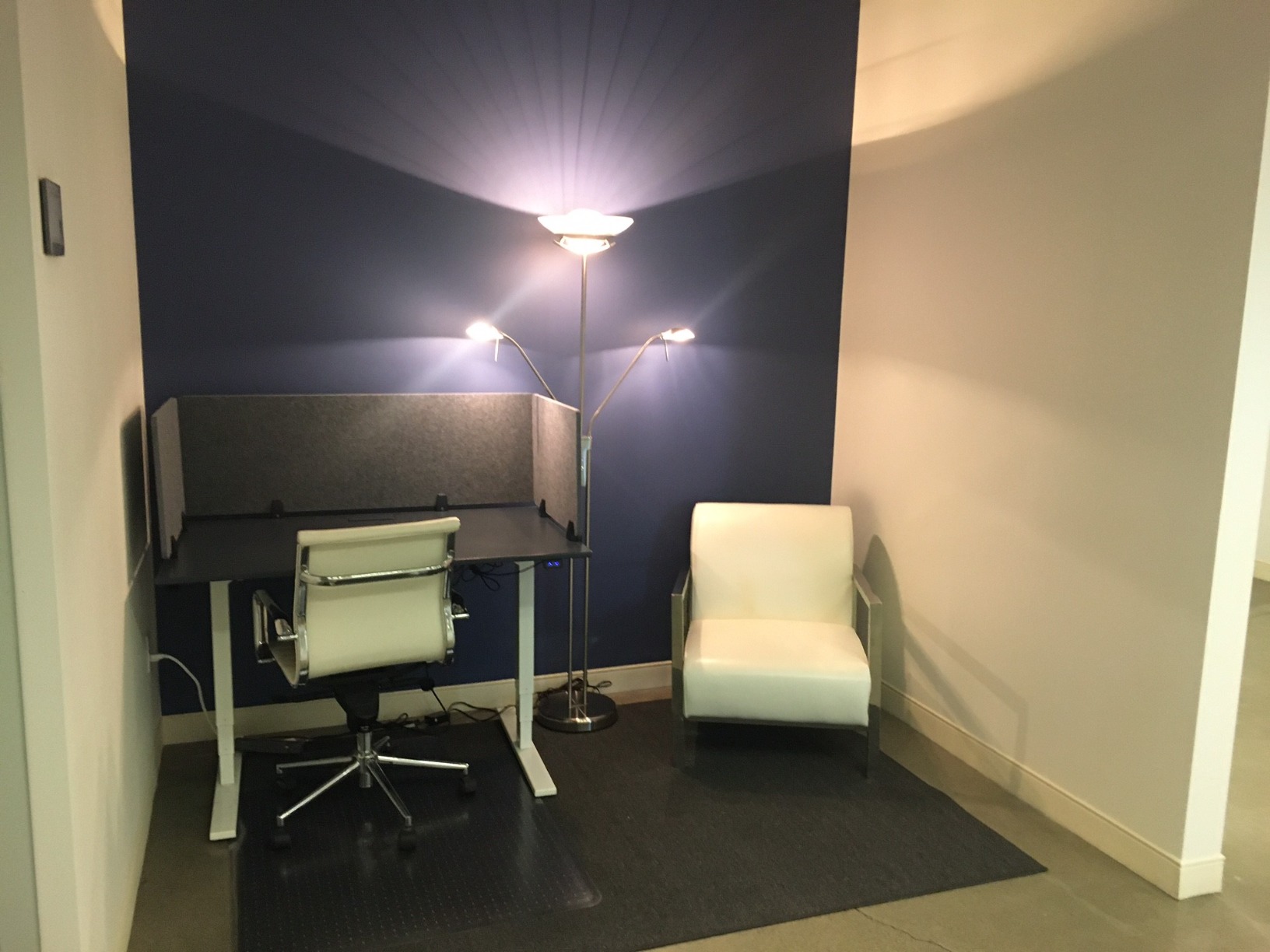 Stand Up Desk Store ReFocus Raw Clamp-On Acoustic Desk Divider Mounted Privacy Panel to Reduce Noise and Visual Distractions (Castle Gray, 47.25