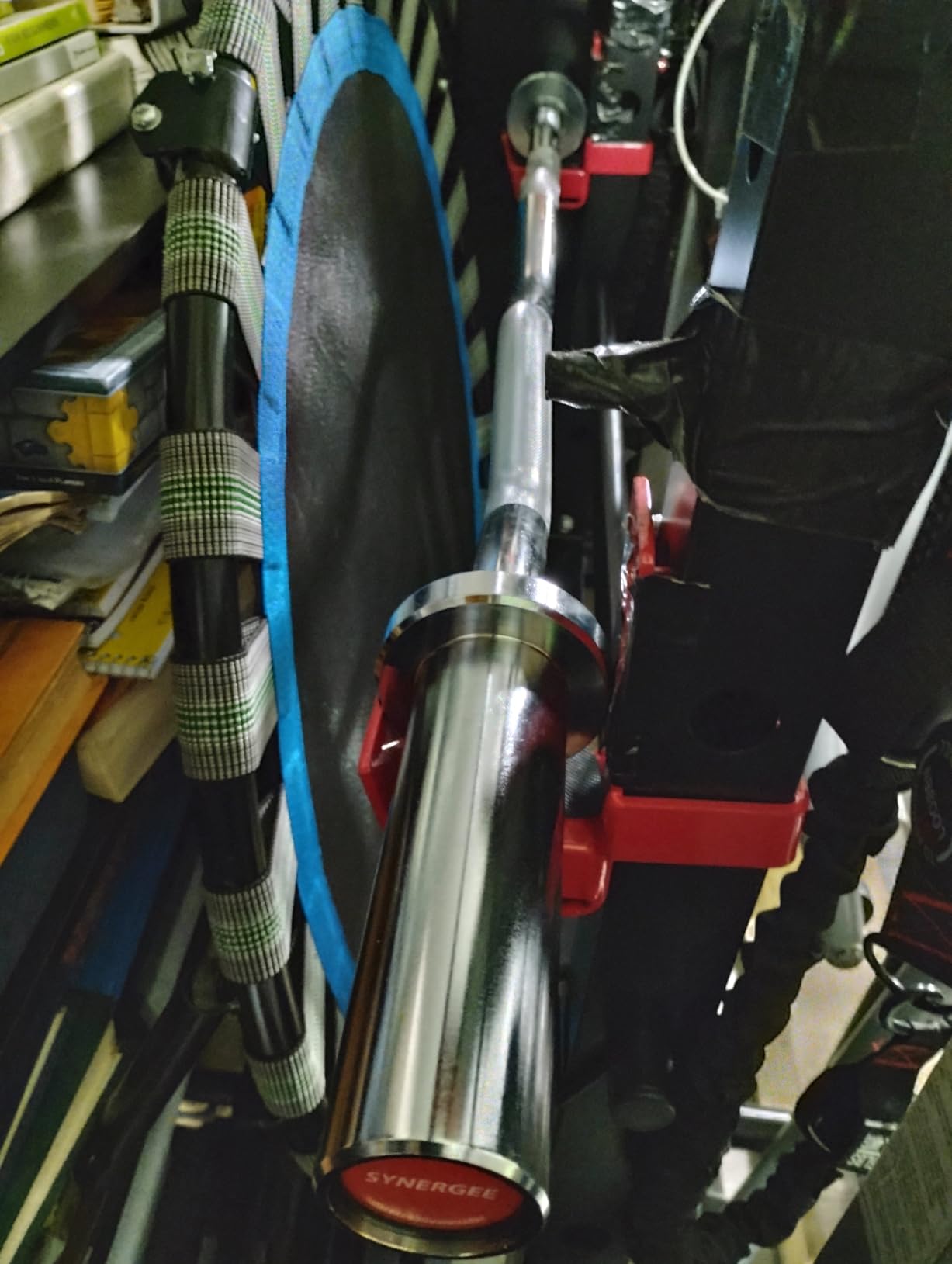 Synergee Commercial EZ Curl Olympic Bar Chrome & Black Phosphate with Powder Coated Brass Bushings Excellent for Bicep Curls and Triceps Extensions customer photo 2