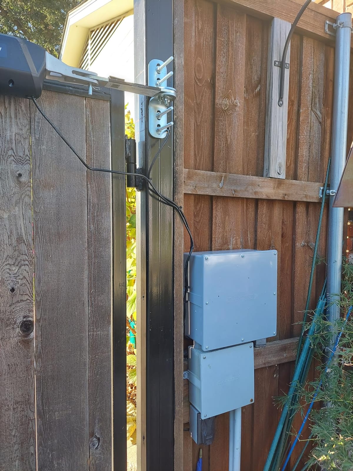 Mighty Mule MM372W Dual Automatic Gate Opener, Smart and Solar Ready-Up to 16ft Long or 550lb per Leaf, Black, 1 Gate Opener Kit customer photo 2