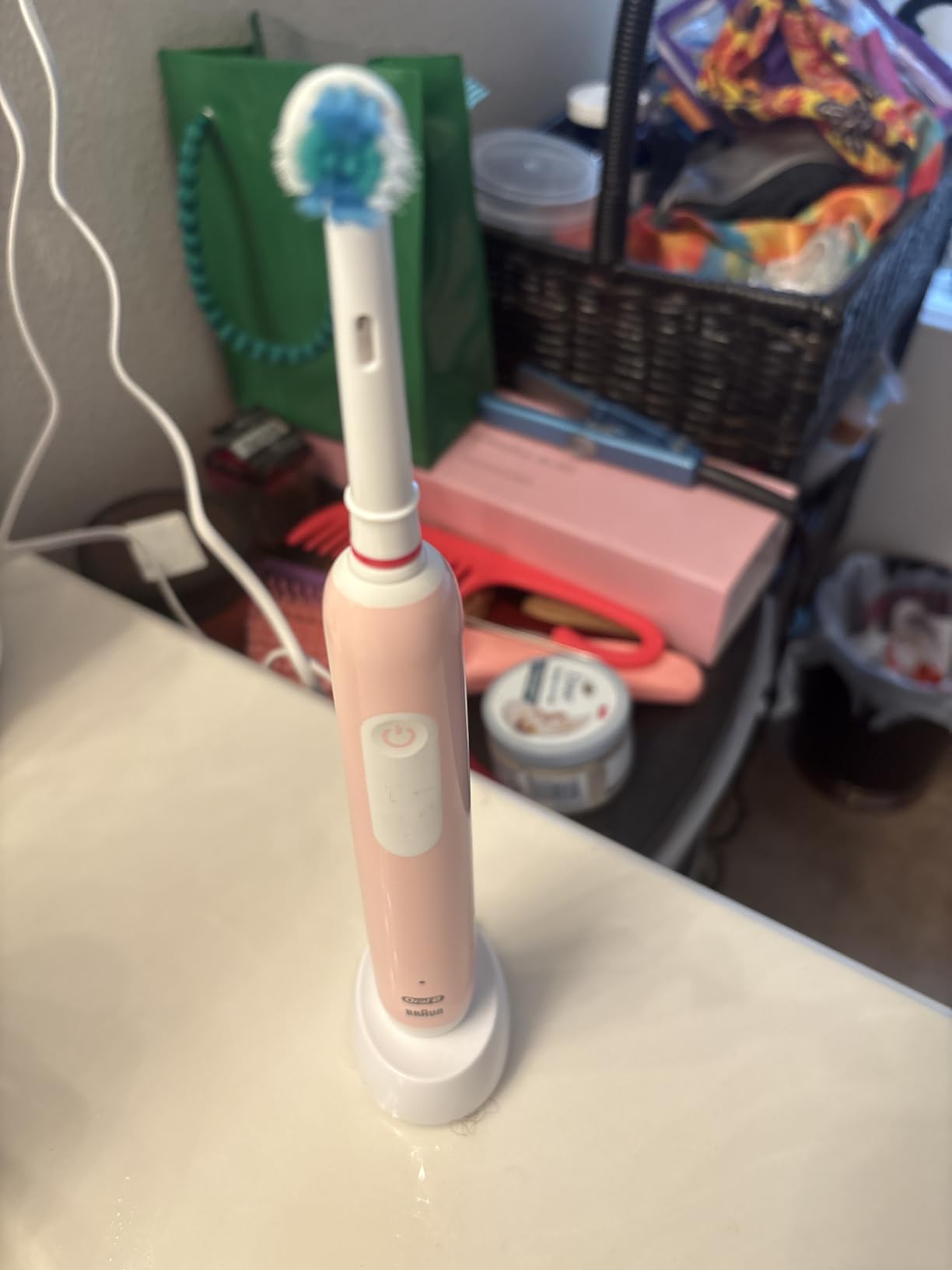 Oral-B Pro 1000 Rechargeable Electric Toothbrush, Pink customer photo 1