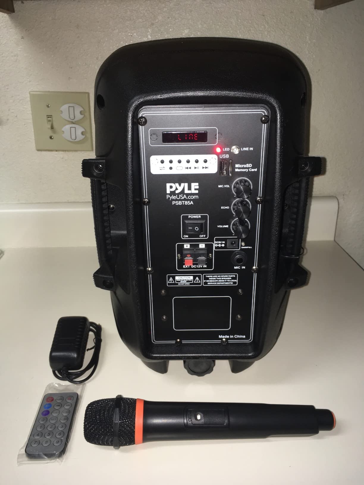 Pyle PSBT105A - 1000W Portable Bluetooth PA Speaker, 10'' Subwoofer, UHF Wireless Mic, MP3/USB/SD, Rechargeable Battery, LED Battery Indicator Lights, Black customer photo 1