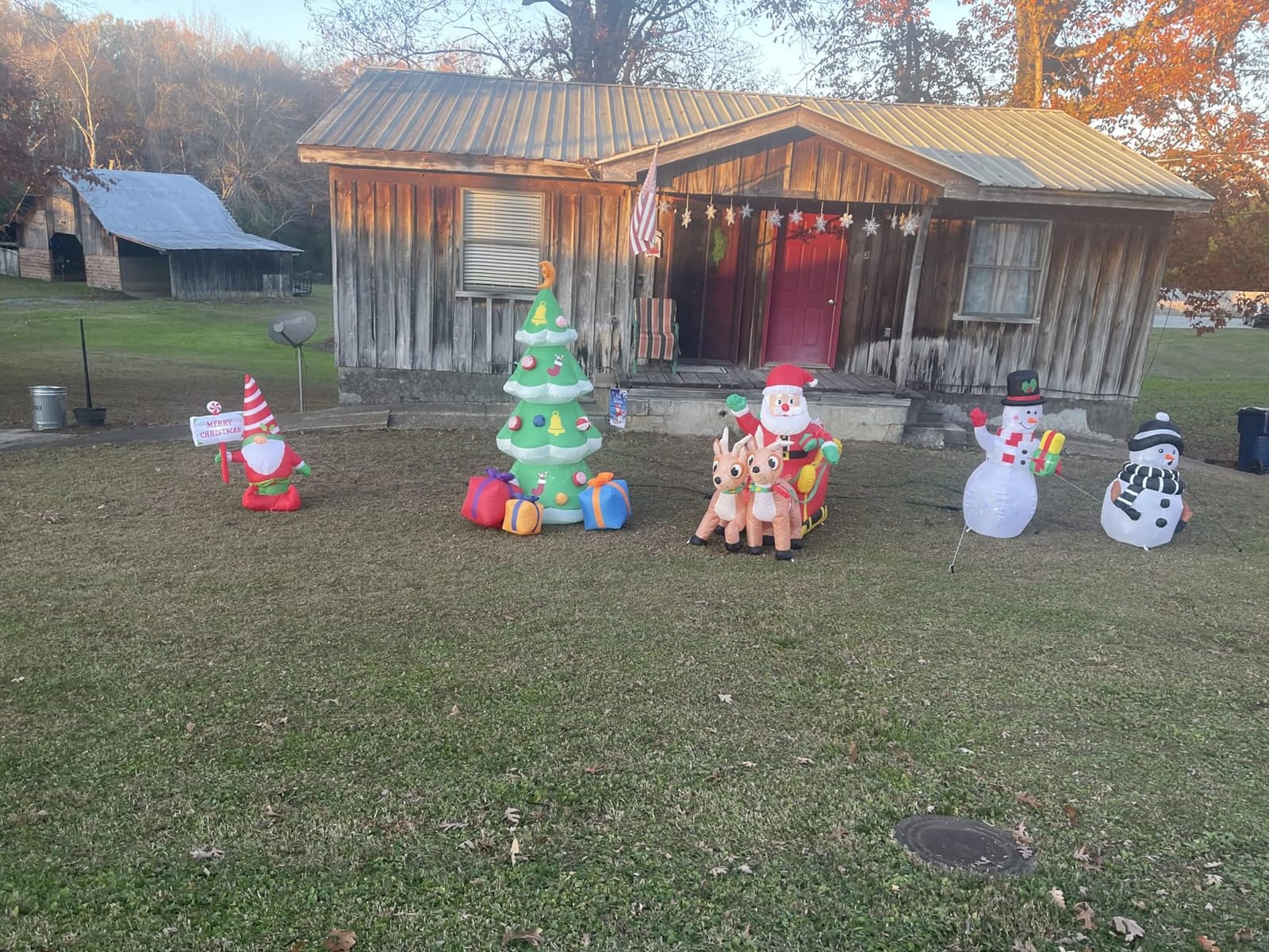Joiedomi 6 FT Long Christmas Inflatable Santa on Sleigh with 2 Reindeer, Inflatable Christmas Yard Decorations with Build-in LED, Blow Up Xmas Decorations Outdoor for Party Yard Garden Lawn Décor customer photo 1