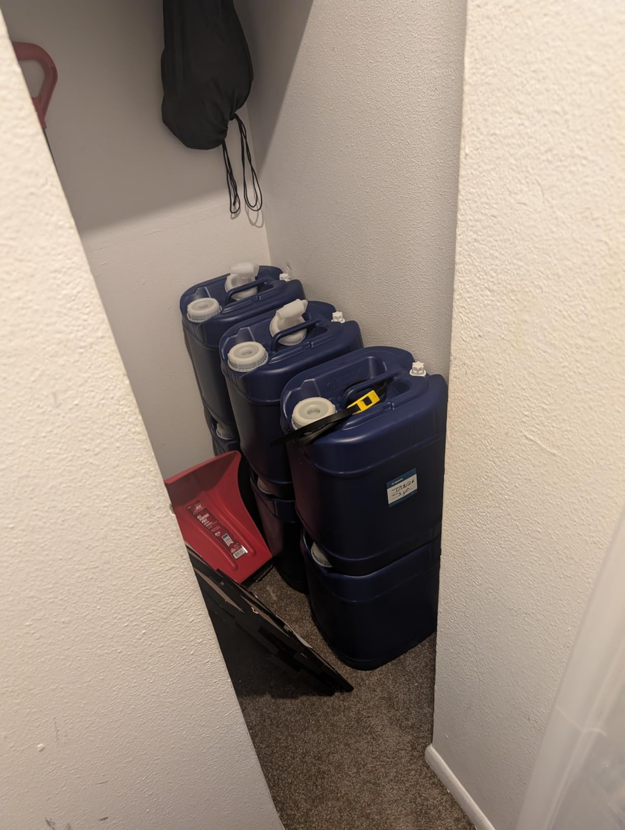 Legacy Food Storage Emergency Water Storage Containers, Long Term 5 Gallon Water Tank - 6 Stackable Food Grade Tanks Included (30 Gallon Total) customer photo 2