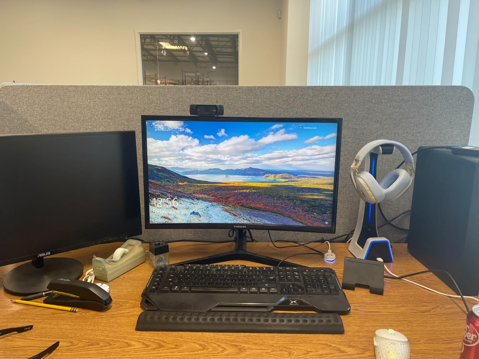 VIVO Gray Clamp-on 24 x 24 in Privacy Panel, PP-1-V024G | Sound Absorbing PET Partition, Above or Below Desk Office Divider, Sturdy C-Clamp, Fits 0.4-1.4 in Thick Desktops customer photo 1