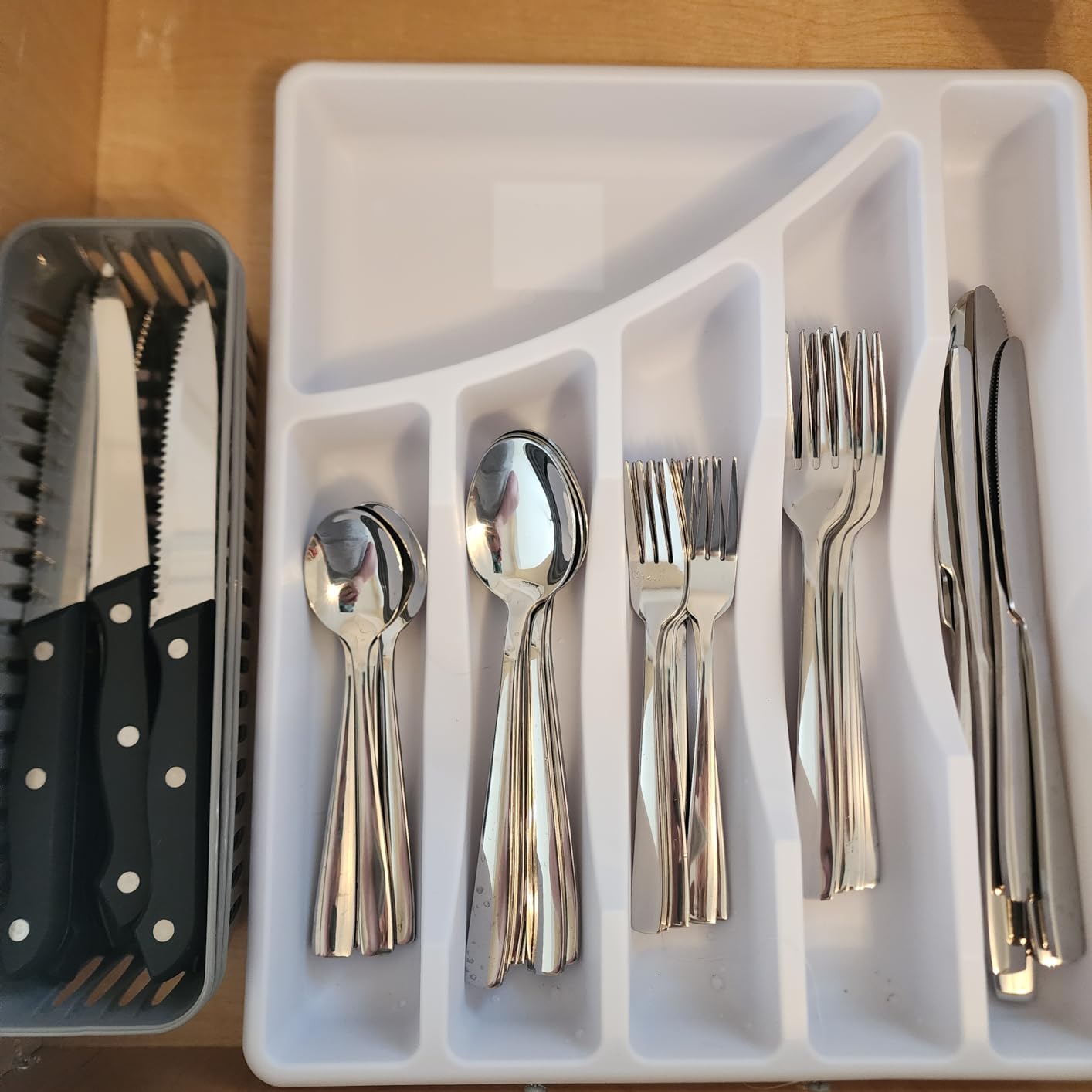 HIWARE 48-Piece Silverware Set with Steak Knives for 8, 18/8 Stainless Steel Flatware Cutlery Set For Home Kitchen Restaurant Hotel, Kitchen Utensils Set, Mirror Polished, Dishwasher Safe customer photo 1