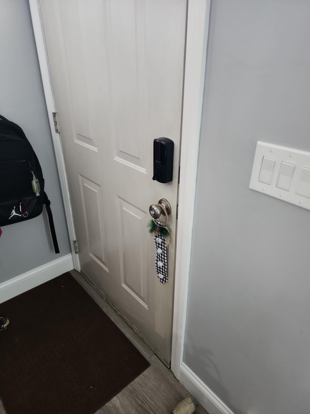 Kwikset Halo Wi-Fi Smart Lock, Keyless Entry Front Door Touchscreen Deadbolt, Matte Black Finish, Grade AAA Certified, UL Listed, Easy Install No Hub, App Control customer photo 2